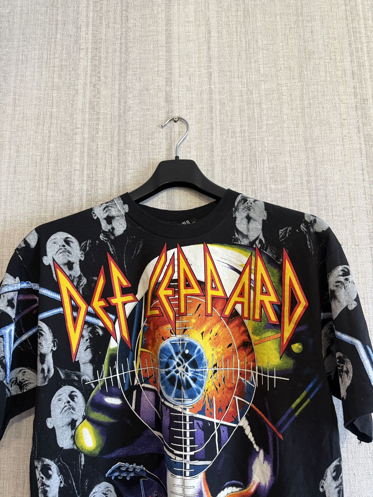 Band Tees Vintage all over print 1992 Def Leppard shirt rare XL Size US XL / EU 56 / 4 - 6 Thumbnail