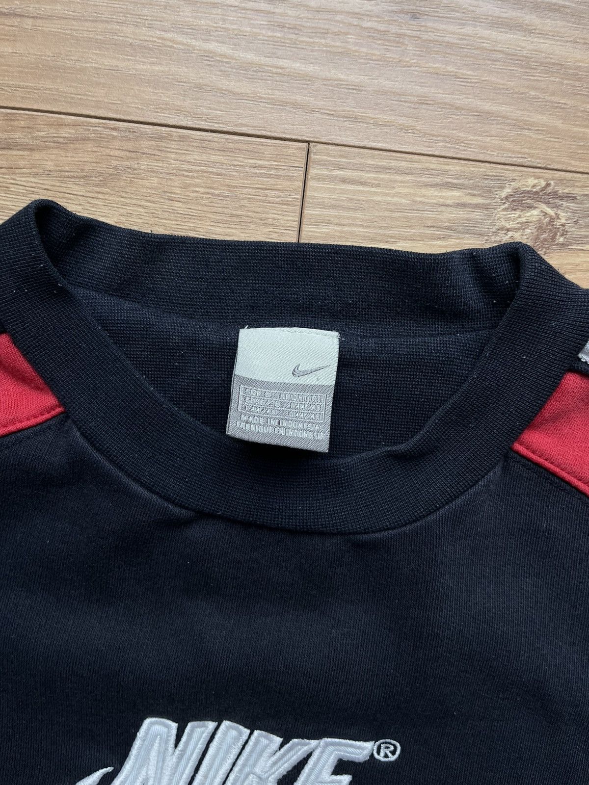 Nike 90’s NIKE AIR BIG CENTRAL SWOOSH LOGO Y2K RETRO CREWNECK Size US S / EU 44-46 / 1 - 3 Thumbnail