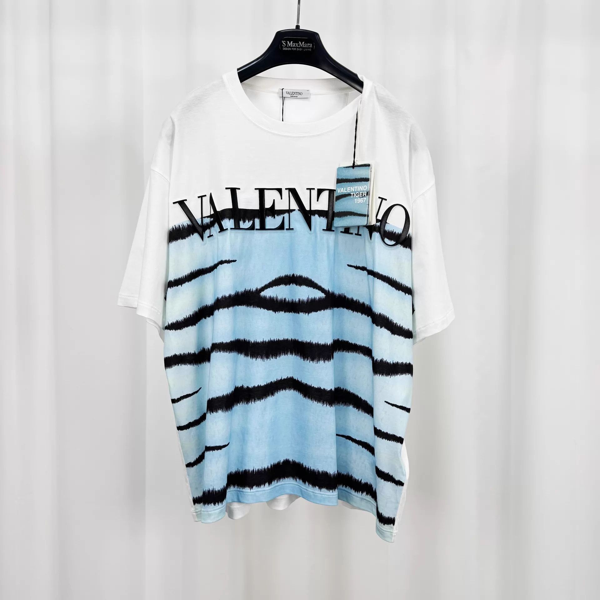 Valentino Valentino embossed logo short sleeve M new Size US M / EU 48-50 / 2 - 1 Thumbnail