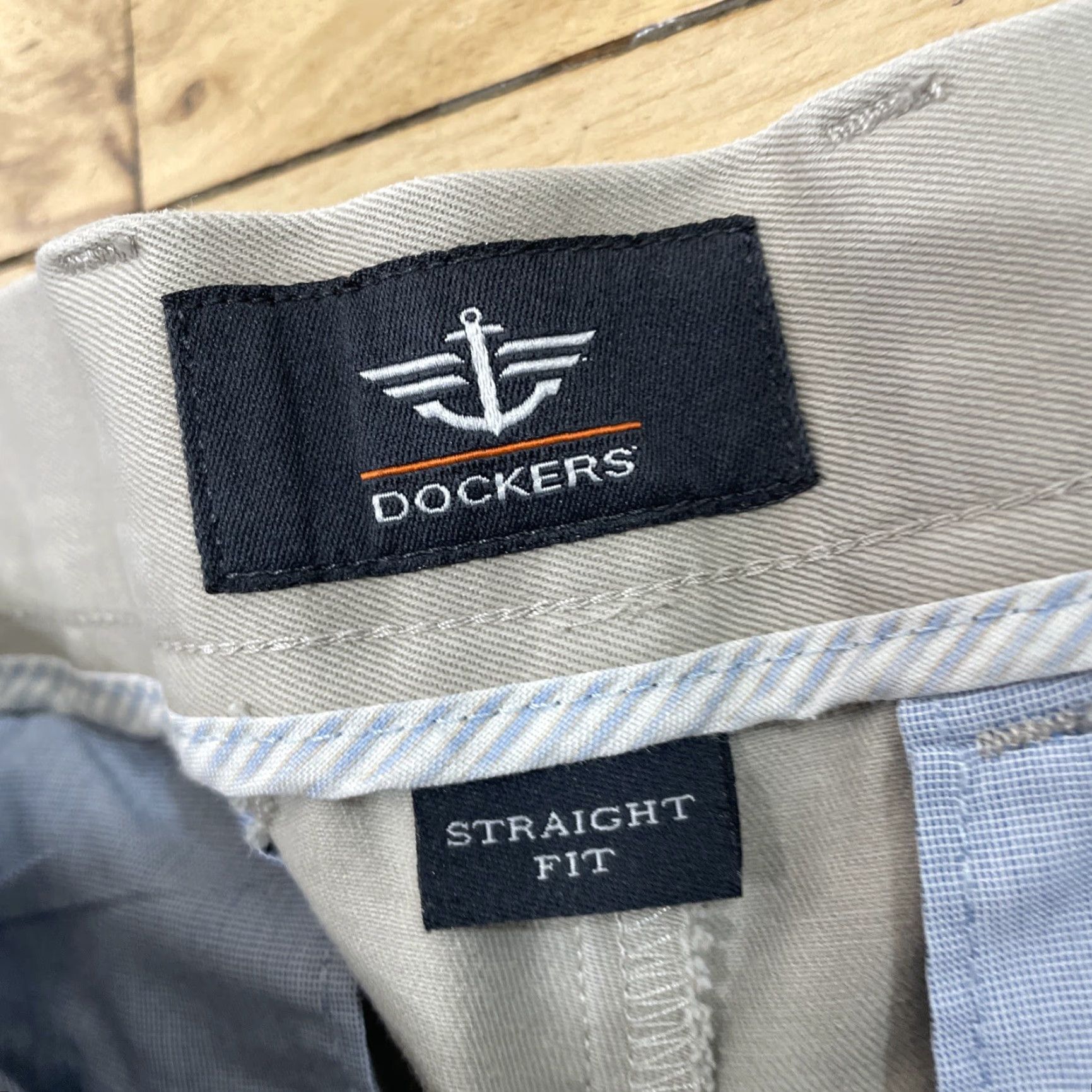 Dockers VINTAGE DOCKERS Pants Men Regular Straight Khaki Beige Chino Workwear 32x31 32in/Stretch Comfort Pockets Logo Button Zipper Calculated? Size US 32 / EU 48 - 3 Thumbnail