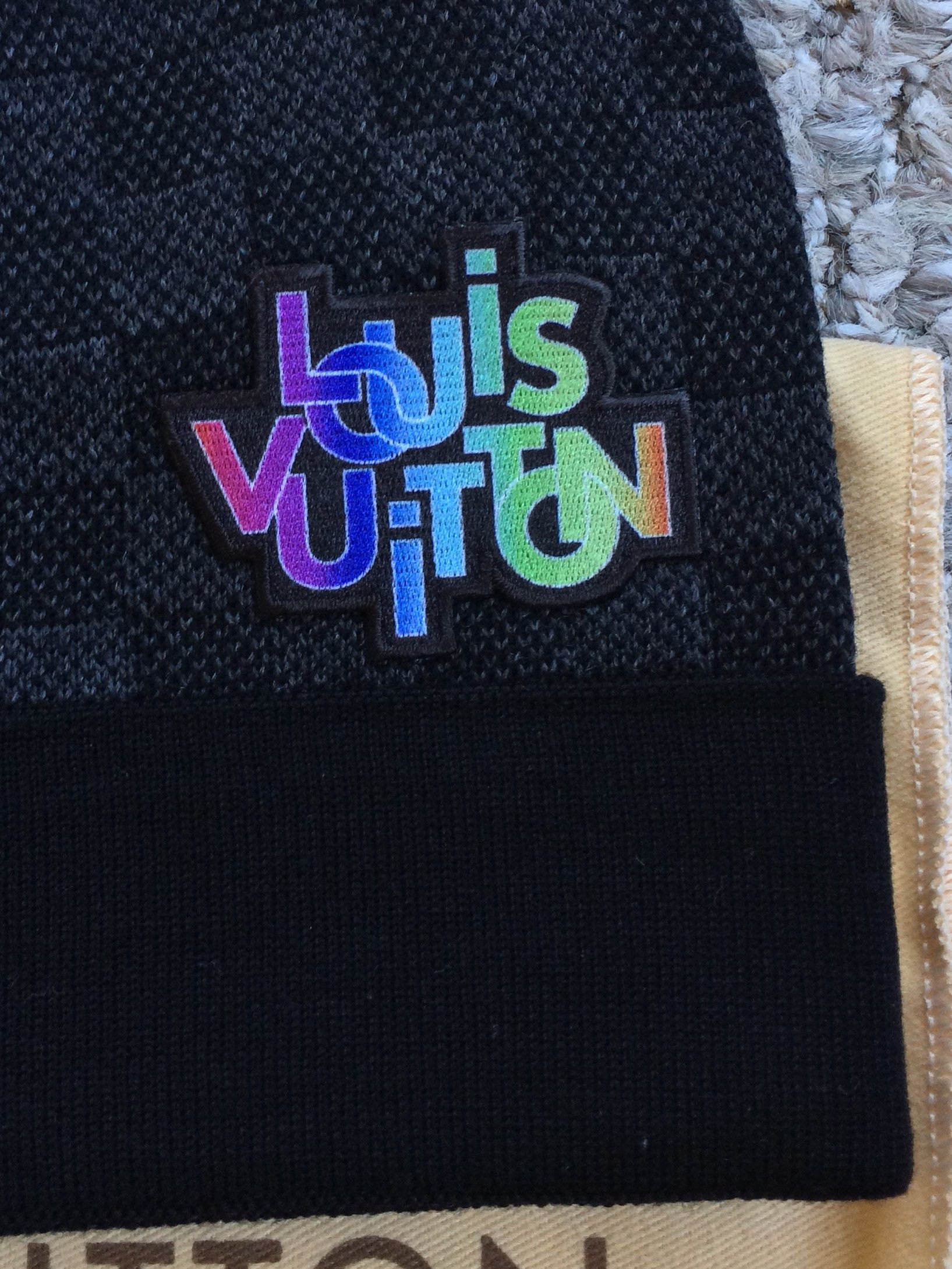 Louis Vuitton Louis Vuitton Damier Graffiti Logo Beanie Hat Size ONE SIZE - 2 Thumbnail
