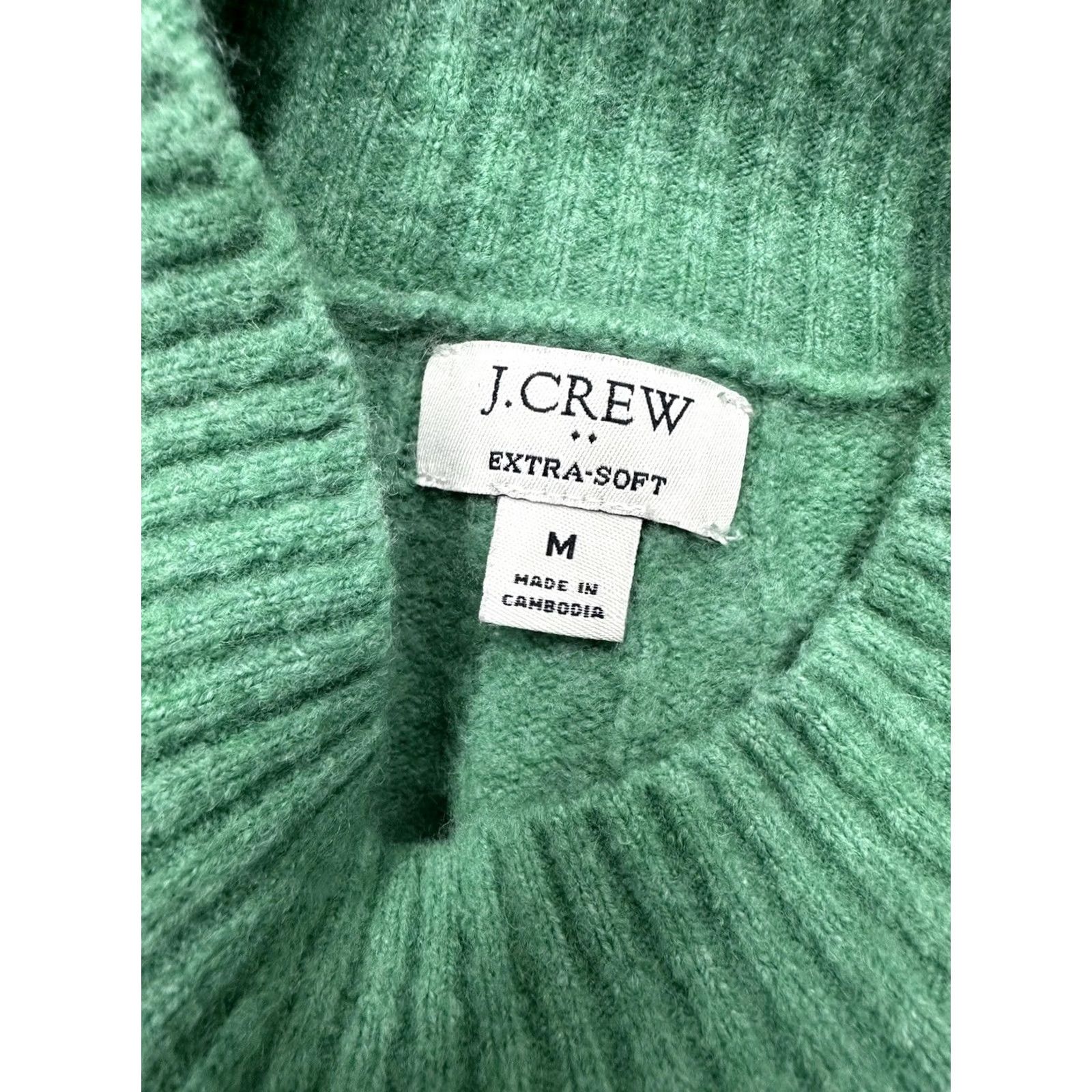 J.Crew J. Crew Factory Green Extra Soft Cable Knit Sweater Mock Neck / Women’s Medium Sweater Size M / US 6-8 / IT 42-44 - 4 Thumbnail