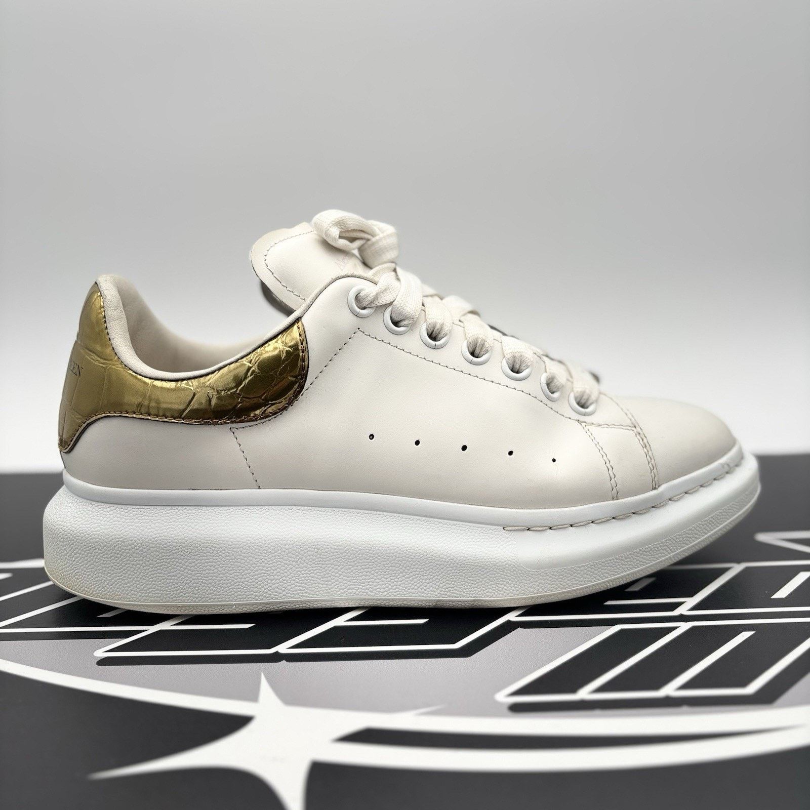 Alexander McQueen Alexander McQueen Oversized ' Gold Crocodile ' | GOOD COND! Size US 8 / EU 41 - 2 Thumbnail