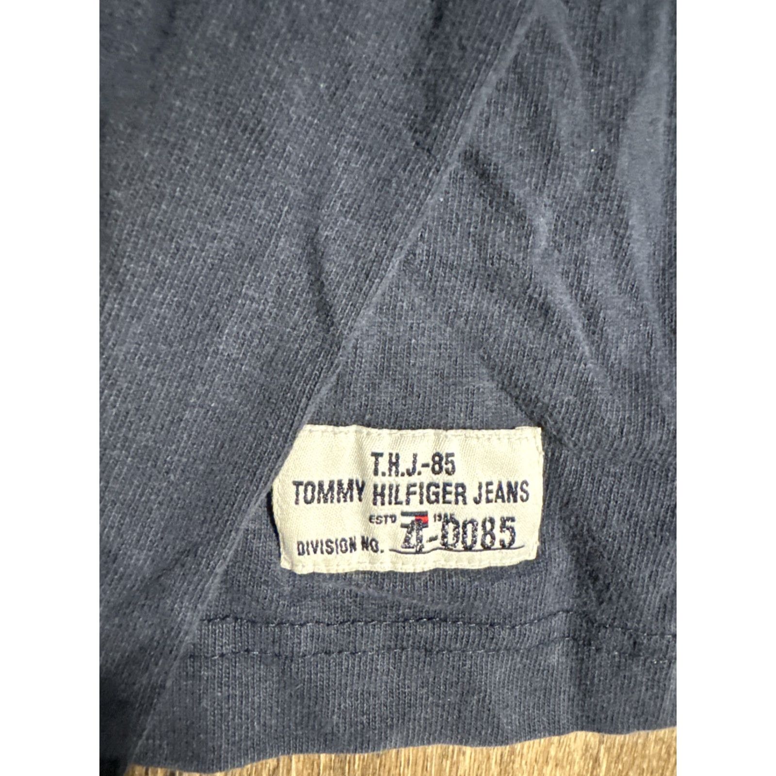 Tommy Hilfiger VINTAGE Tommy Hilfiger T-Shirt Long Sleeve V-Neck Navy Blue Large Men Mens Size US L / EU 52-54 / 3 - 5 Thumbnail
