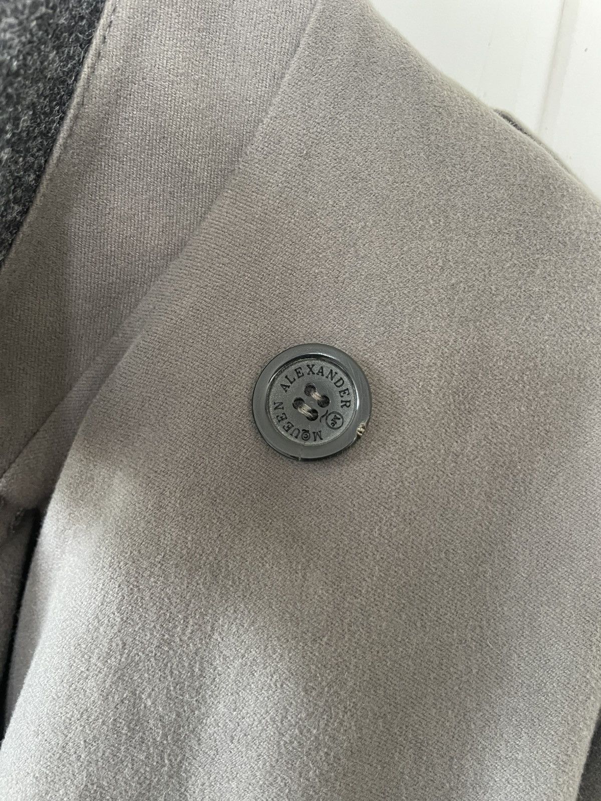 MCQ MCQ - Matte Grey Trenchcoat Size US M / EU 48-50 / 2 - 15 Thumbnail
