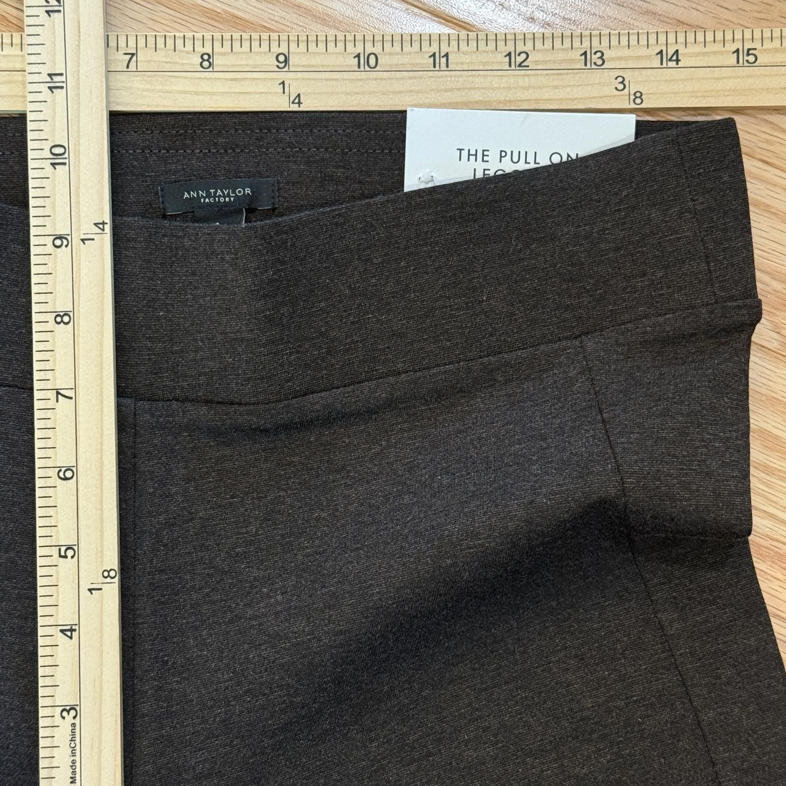 Ann Taylor Ann Taylor Factory pull-on ponte pintuck leggings S NWT Size 28" / US 6 / IT 42 - 5 Thumbnail