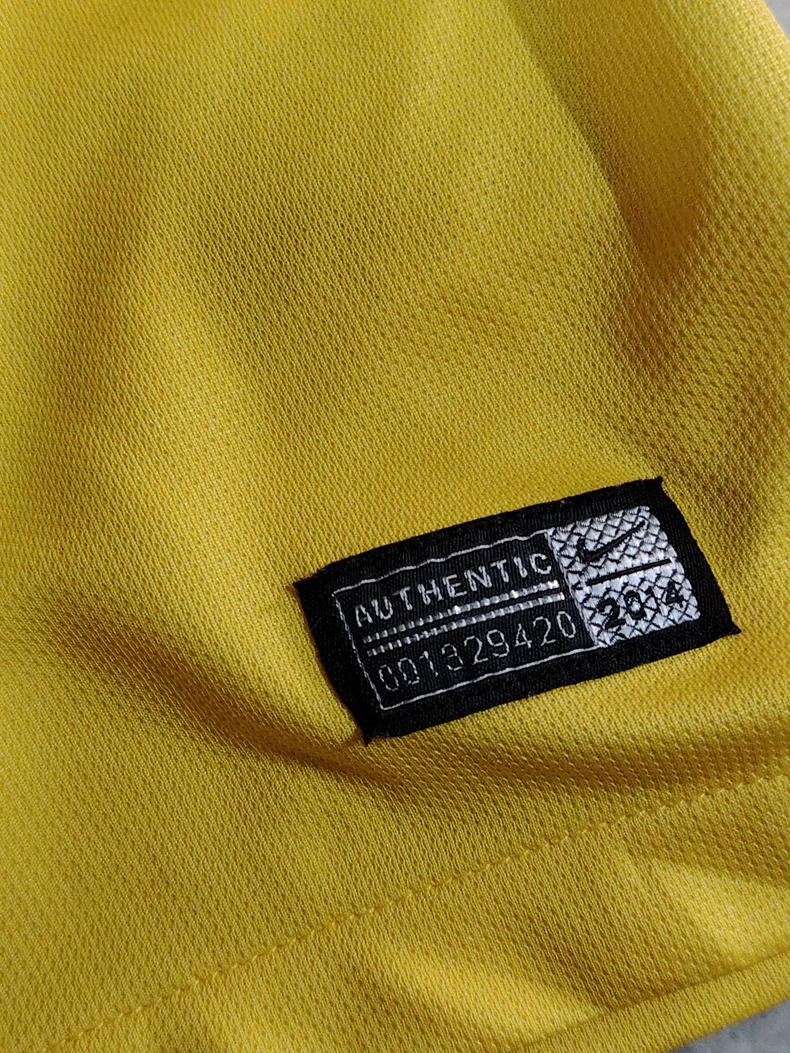 Vintage Brazil Home Football 2014/16 Made in Brazil Jersey Size US S / EU 44-46 / 1 - 7 Thumbnail