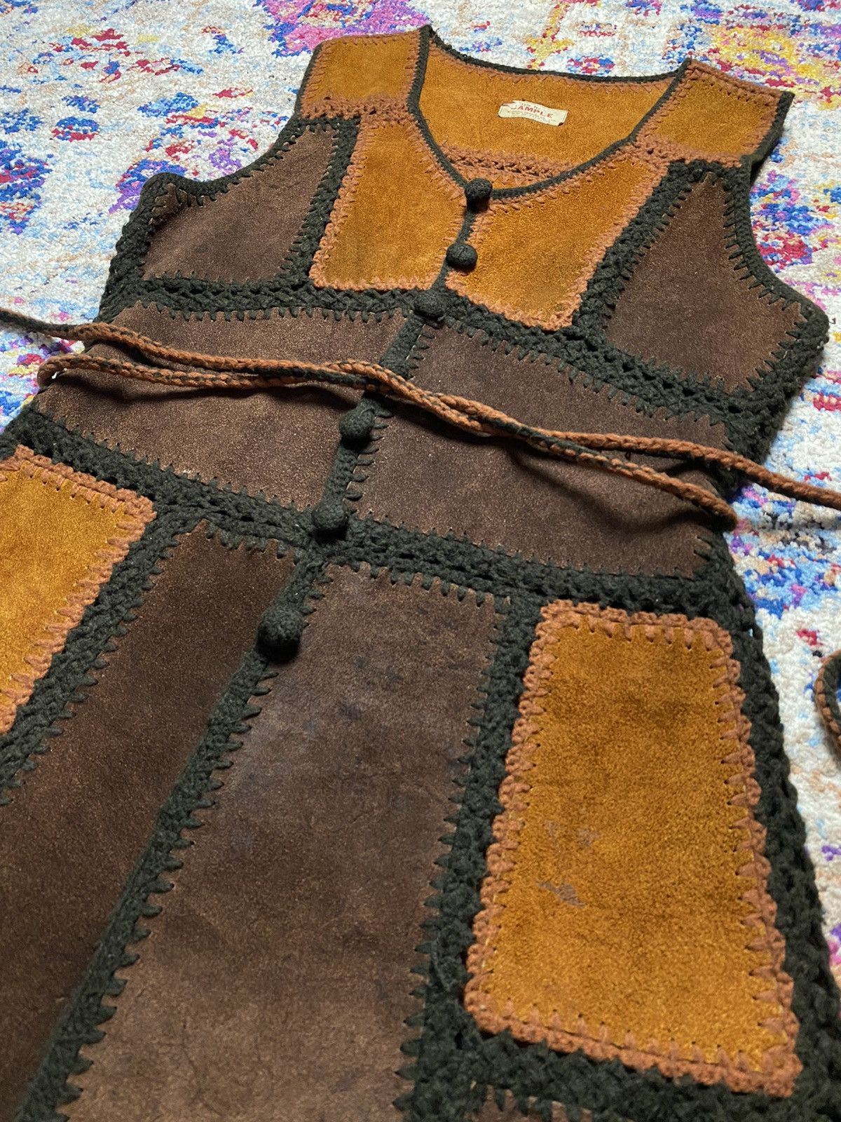 Vintage 1970 suede Leather patchwork Vest Crotcheted Hippie Tassels Size M / US 6-8 / IT 42-44 - 5 Thumbnail