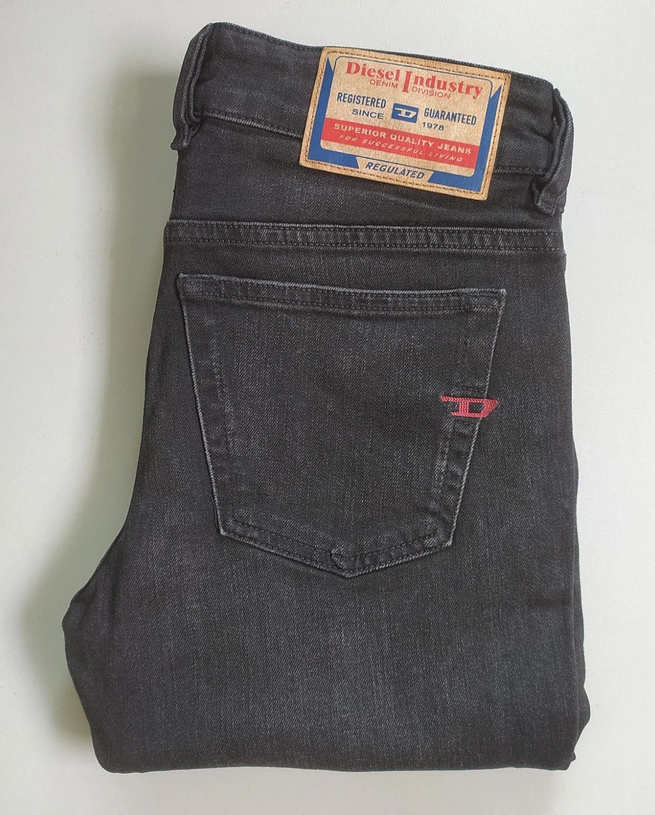Diesel Diesel 1979 SLEENKER L.32 MENS JEANS T/9935 Size US 29 - 1 Thumbnail