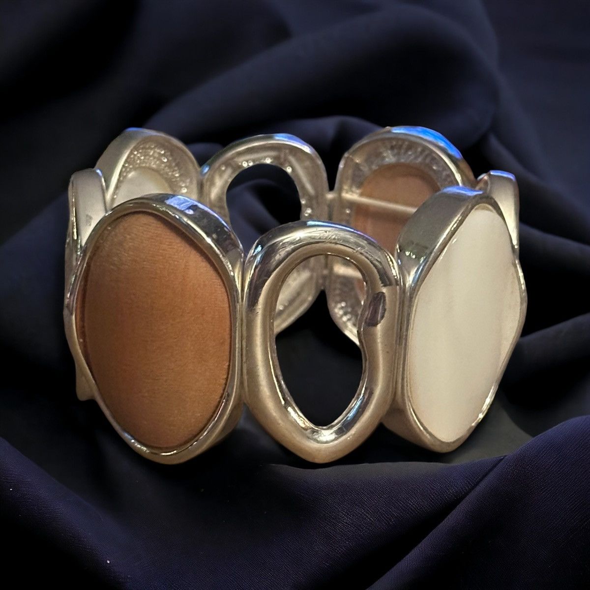 Other Silver tone oval link mother of pearl &wood stretch bracelet Size ONE SIZE - 1 Thumbnail