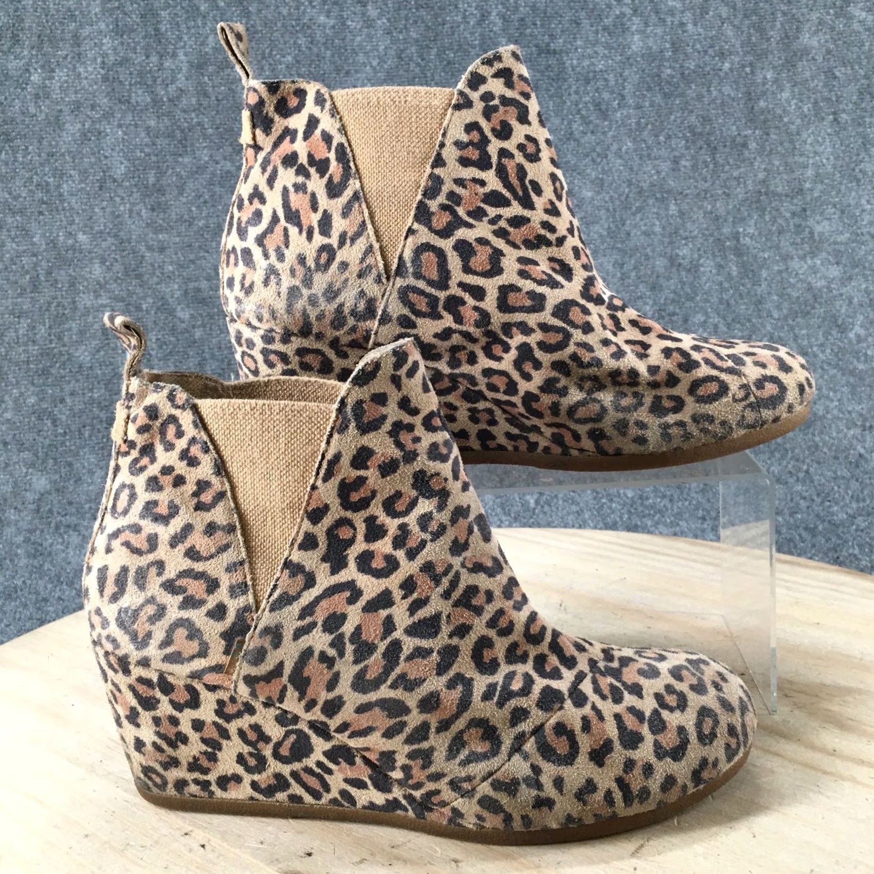 Toms TOMS Boots Women’s Kelsey Ankle Desert Booties Wedge Beige Leather Suede Leather Beige Boots Women’s 10 Mid Heel Casual Vintage No Size US 10 / IT 40 - 2 Thumbnail