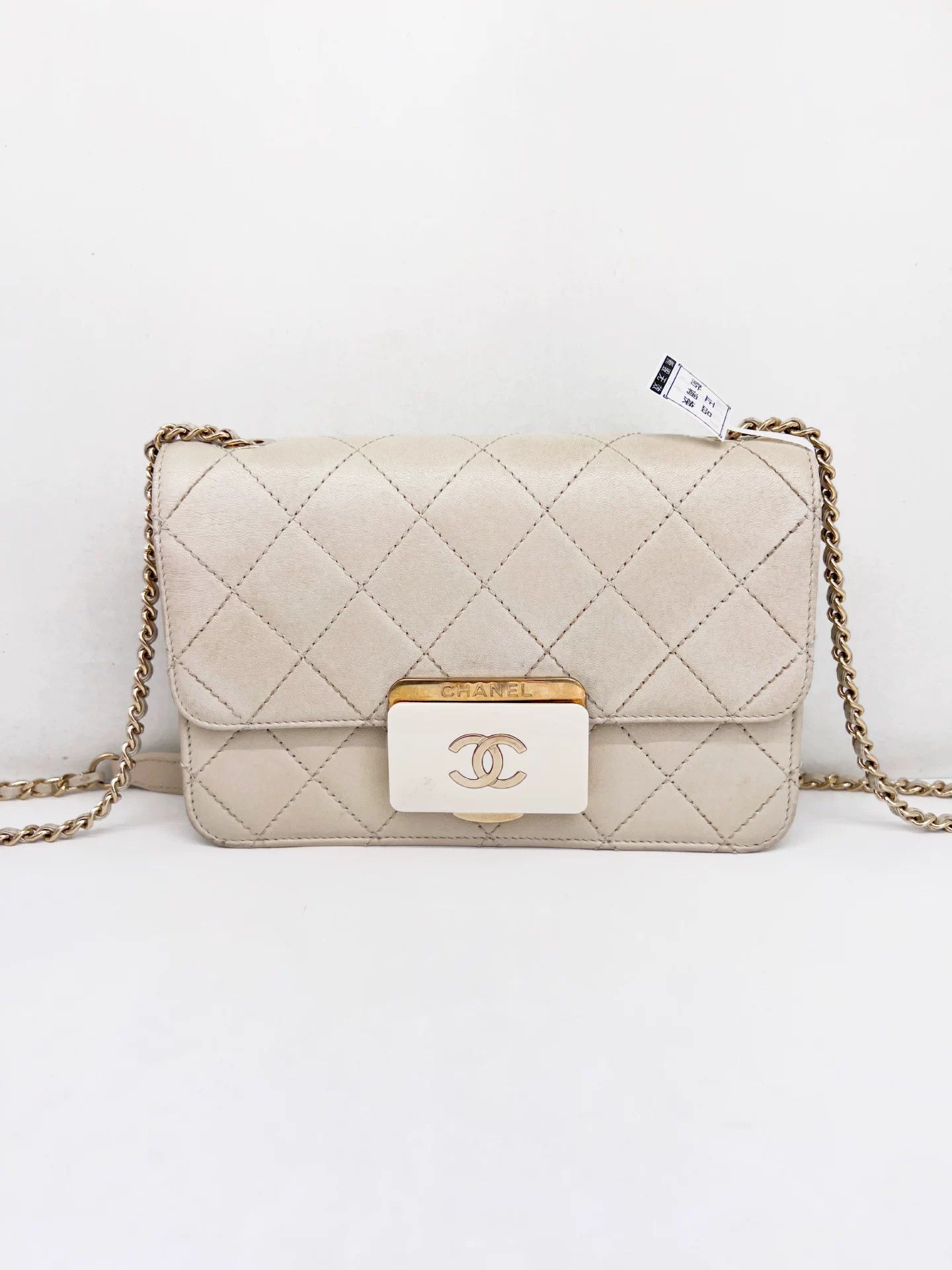 Chanel Pre-loved Bag Very good condition Size ONE SIZE - 1 Thumbnail
