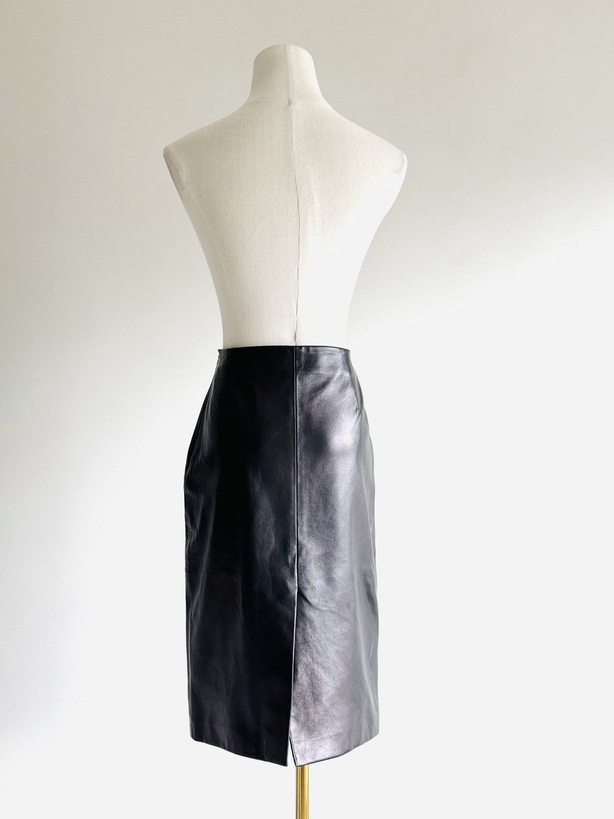 Prada Vintage 90s Prada leather grommet accent pencil skirt sz 40 Size 27" / US 4 / IT 40 - 3 Thumbnail