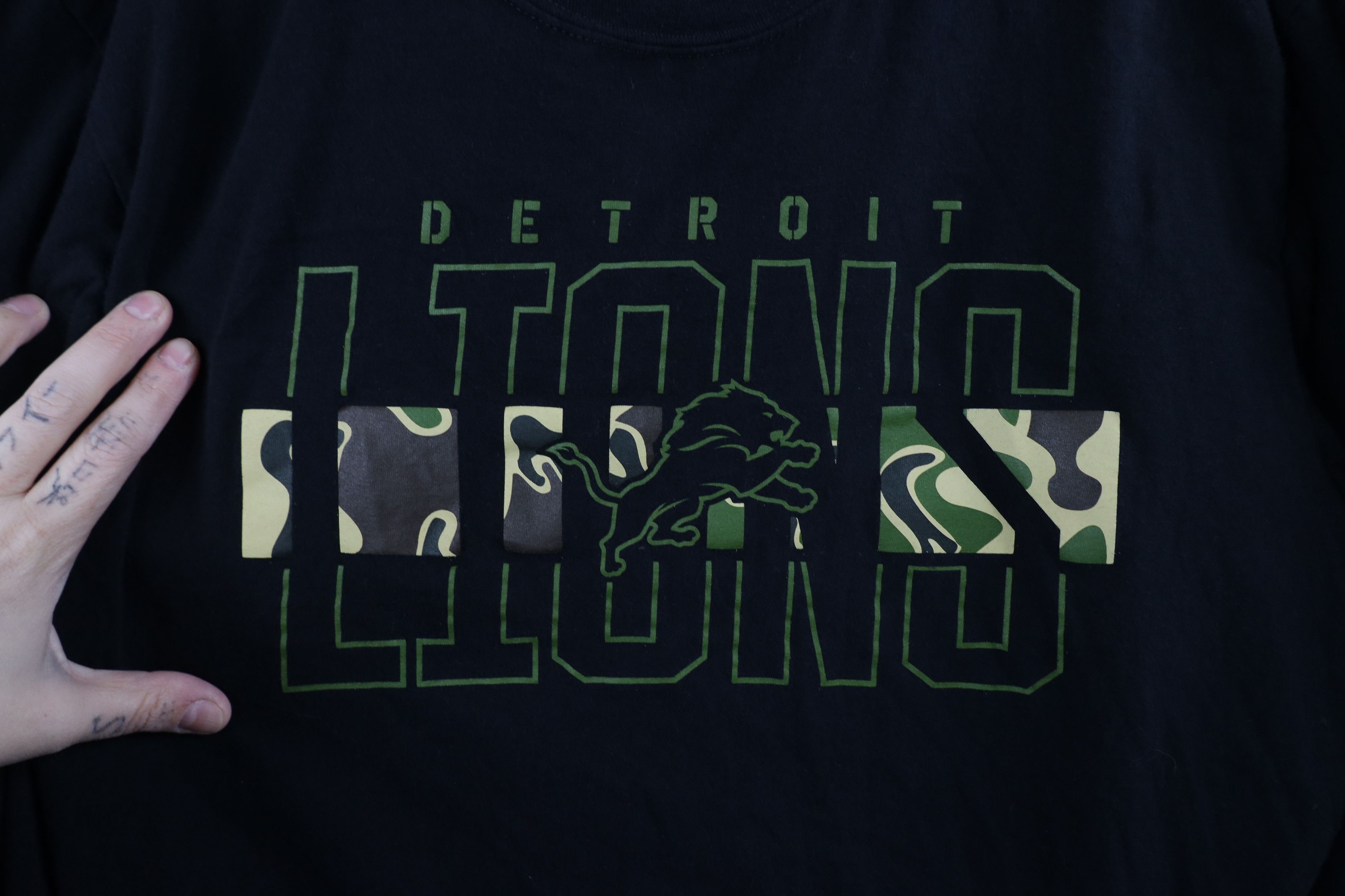 Vintage NFL Salute to Service Camouflage Lions Football T-Shirt Size US L / EU 52-54 / 3 - 4 Thumbnail