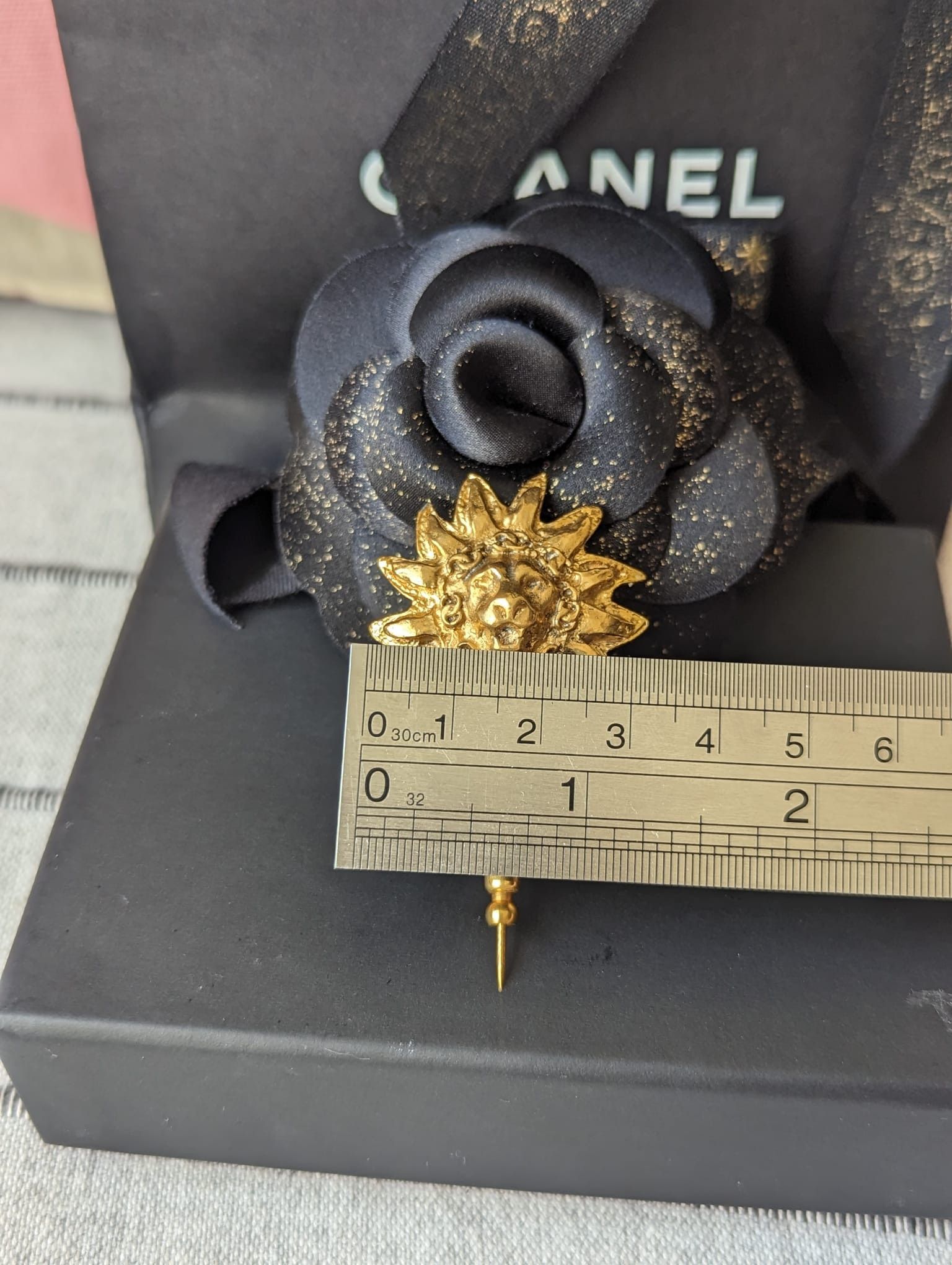 Chanel Chanel CC Logo Vintage Lion Brooch Pin RARE with box Size ONE SIZE - 4 Thumbnail