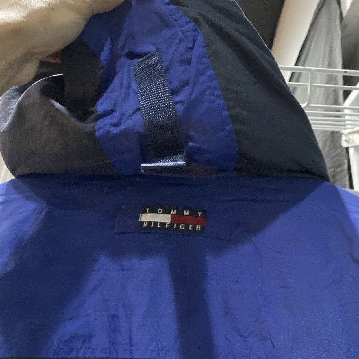 Tommy Hilfiger Vintage 90s Tommy Hilfiger Sailing Gear Hooded Jacket Size US L / EU 52-54 / 3 - 15 Thumbnail