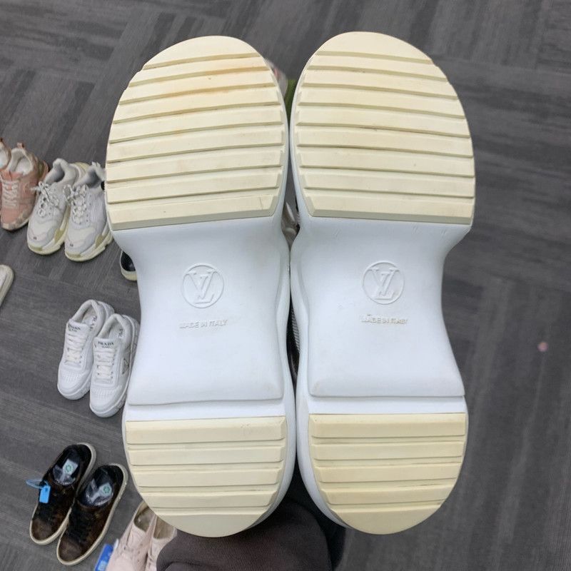 Louis Vuitton Louis Vuitton Low Top Casual Sneakers - Size US 6.5 / EU 39-40 - 4 Thumbnail