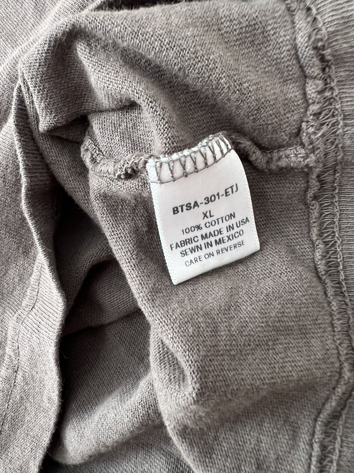 Commonwealth Proper Common wealth tee Size US XL / EU 56 / 4 - 4 Thumbnail