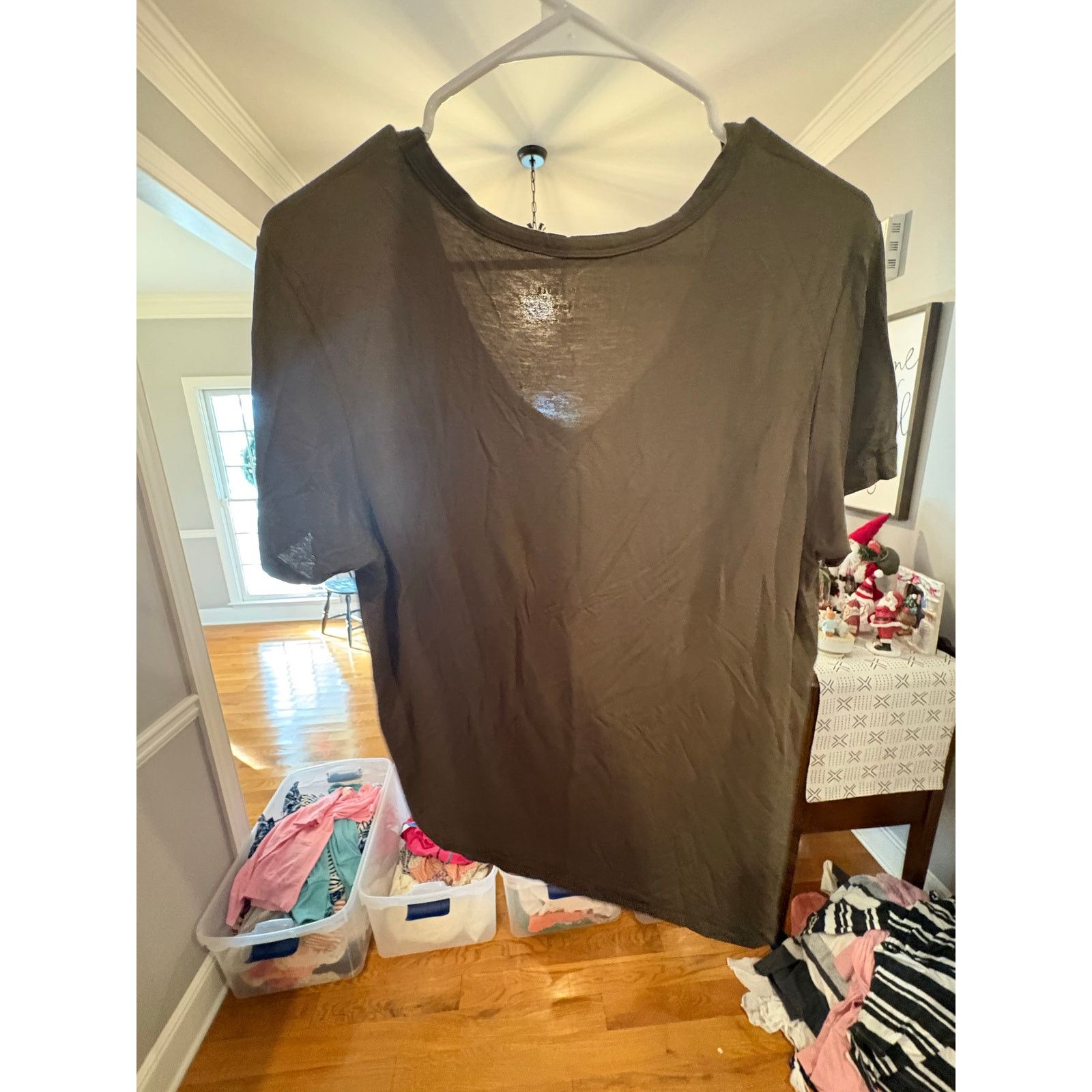 American Eagle Outfitters American Eagle Soft & Sexy XS Olive Green V-Neck T-Shirt Size XS / US 0-2 / IT 36-38 - 3 Thumbnail