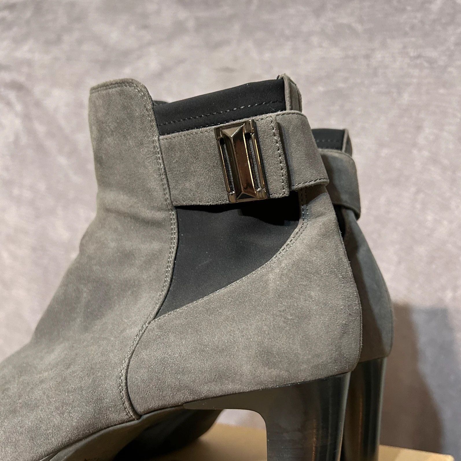 Aquatalia × Designer Aquantalia grey boots heels with zipper on side Size US 10.5 / IT 40.5 - 3 Thumbnail