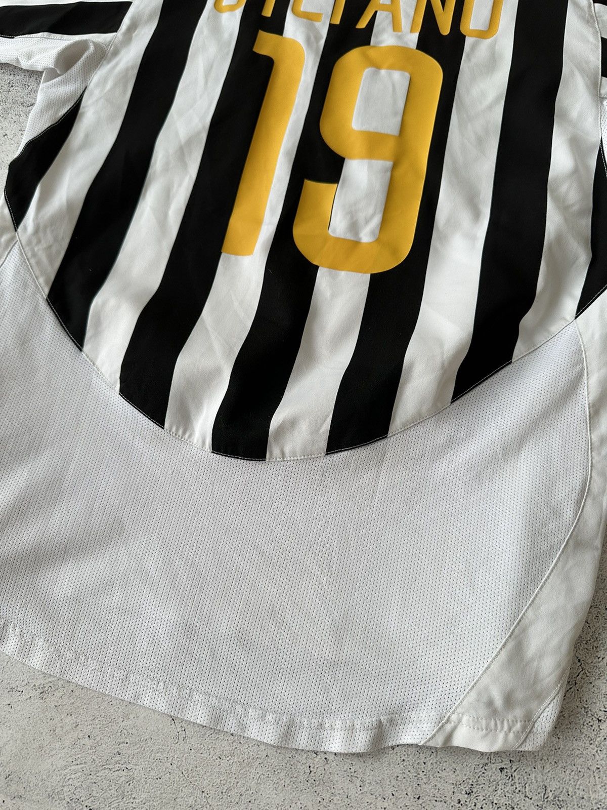Nike × Vintage Vintage Nike Juventus Jersey 2003/2004 Size US M / EU 48-50 / 2 - 13 Thumbnail