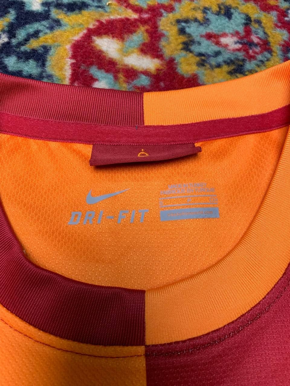 Nike GALATASARAY 2013 2014 HOME FOOTBALL SHIRT SOCCER JERSEY Size US S / EU 44-46 / 1 - 3 Thumbnail