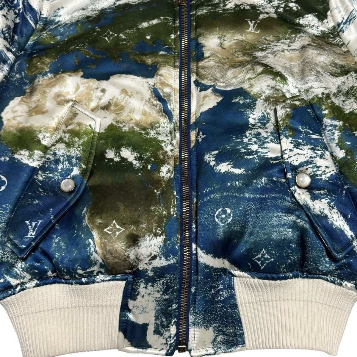 Louis Vuitton LOUIS VUITTON × Pharrell 25SS Earth Map Silk Bomber Jacket Size US S / EU 44-46 / 1 - 5 Thumbnail