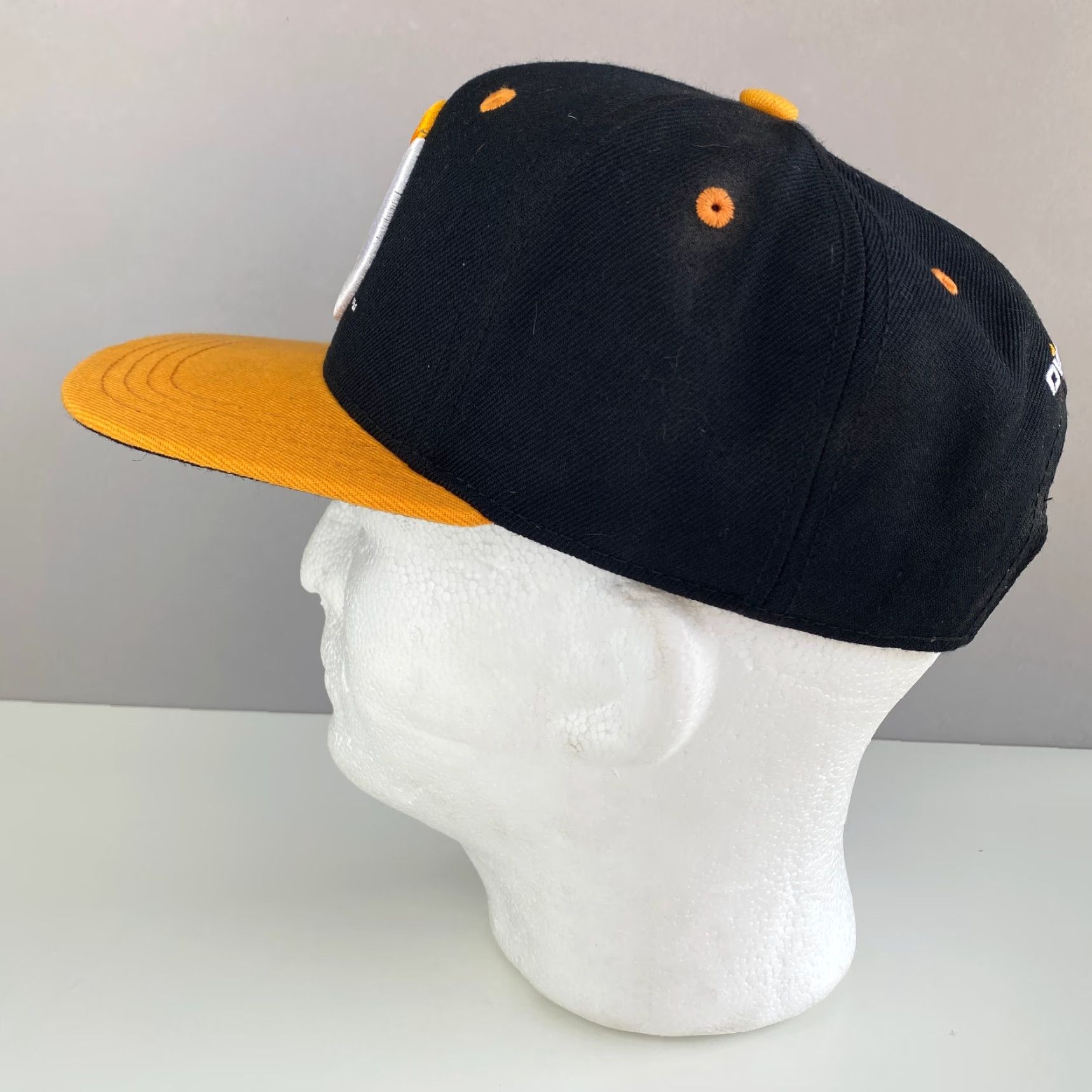 Vintage Jinx/ThinkGeek Overwatch Game Snapback Hat Black Yellow Embroidered Official Unisex Adults One Size Adjustable Breathable Canvas Cotton Polyester Hat Size ONE SIZE - 4 Thumbnail