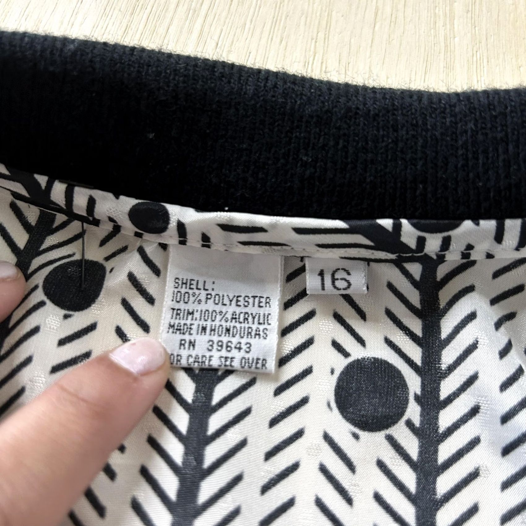 Vintage Vintage Geometric Print Blouse Womens 16 White Black Collared Long Sleeve Shirt Size XXL / US 16-18 / IT 52-54 - 3 Thumbnail