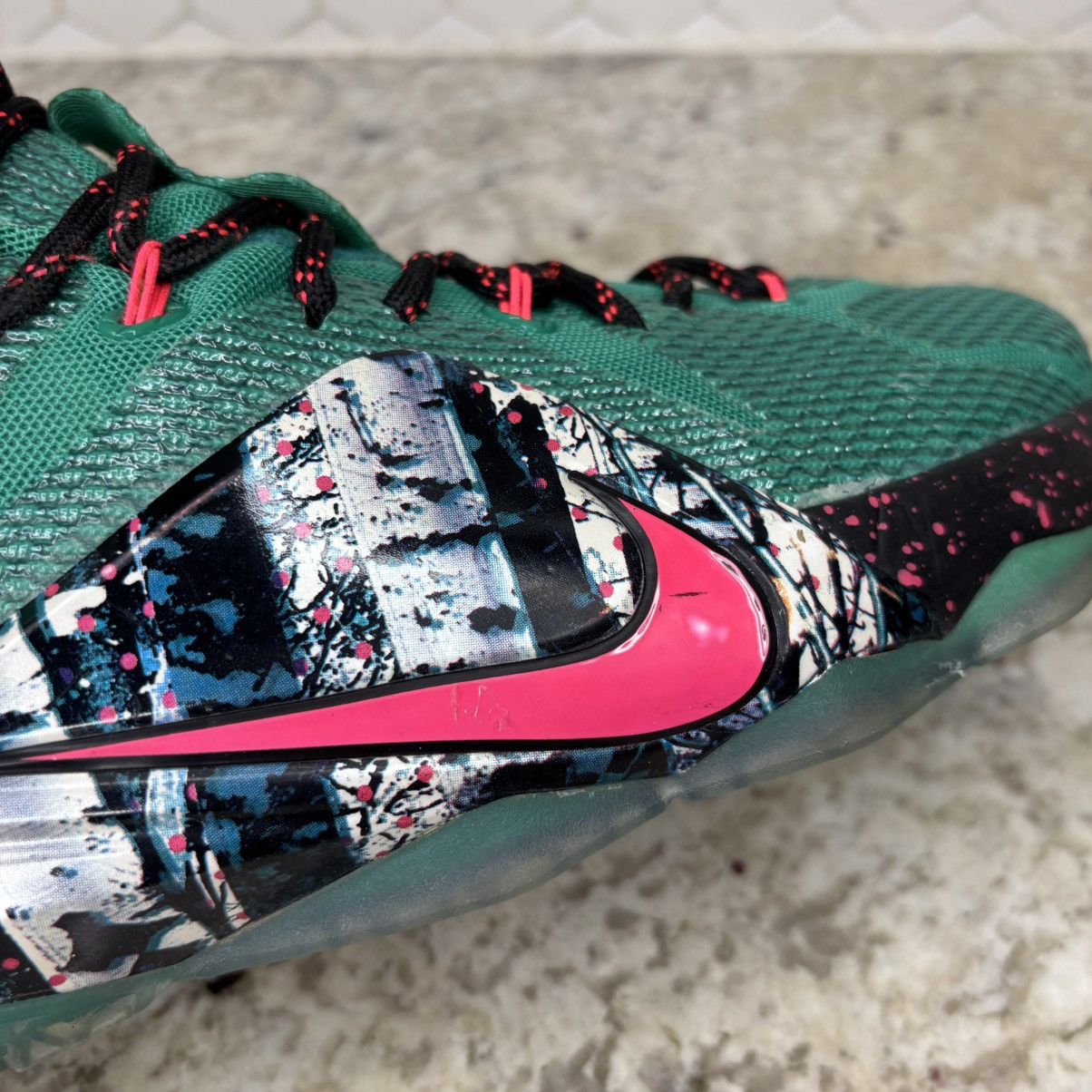 Nike Size 9 - Nike LeBron 12 Xmas Akron Birch Worn OG All Size US 9 / EU 42 - 10 Thumbnail