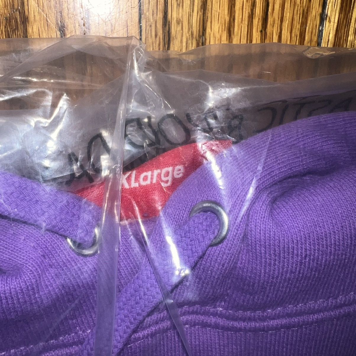 Supreme Supreme Satin Applique Hooded Sweatshirt Violet Size: XL Size US XL / EU 56 / 4 - 5 Thumbnail