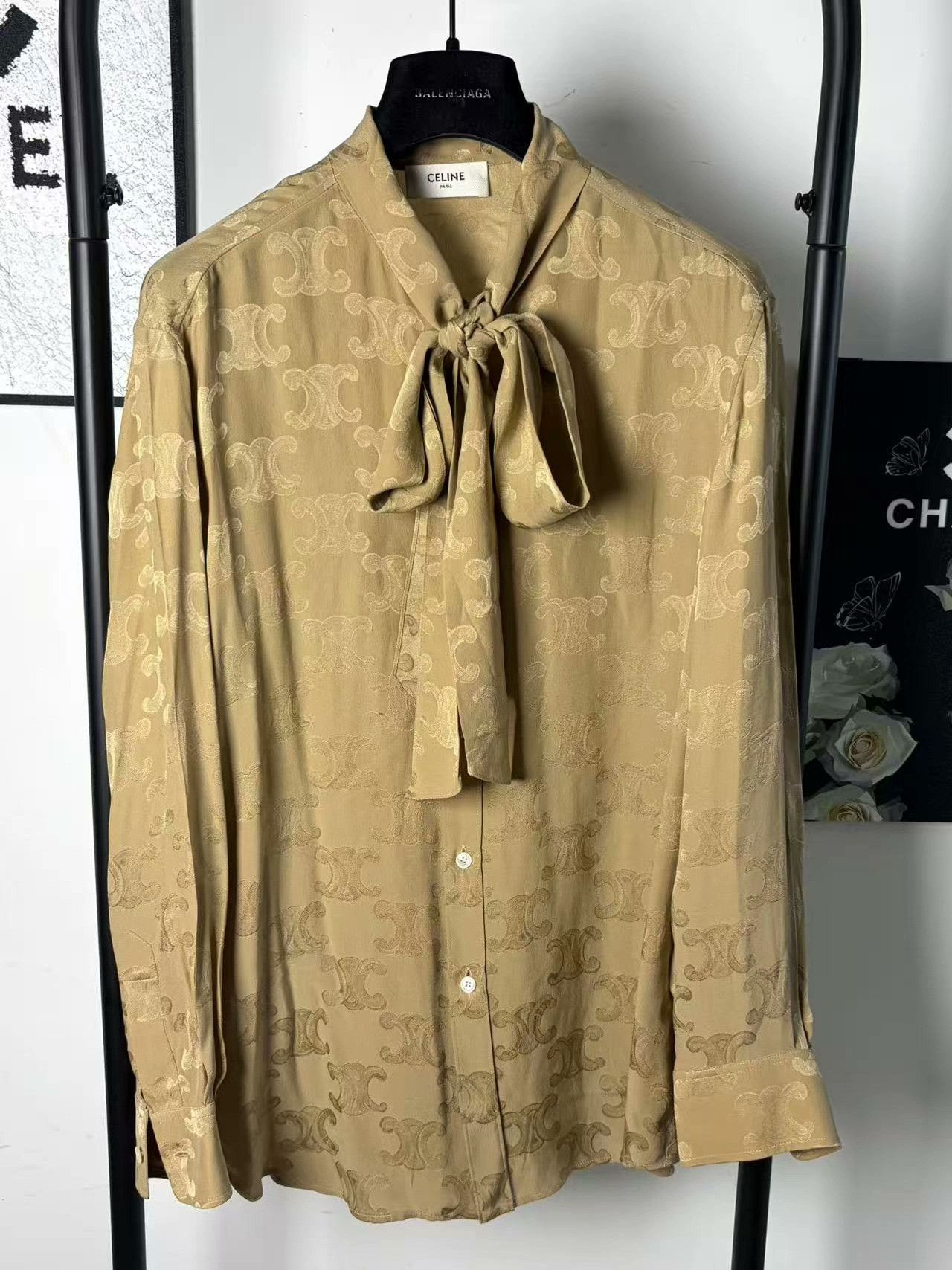 Celine Celine Silk White Button Up M Women Size M / US 6-8 / IT 42-44 - 1 Thumbnail