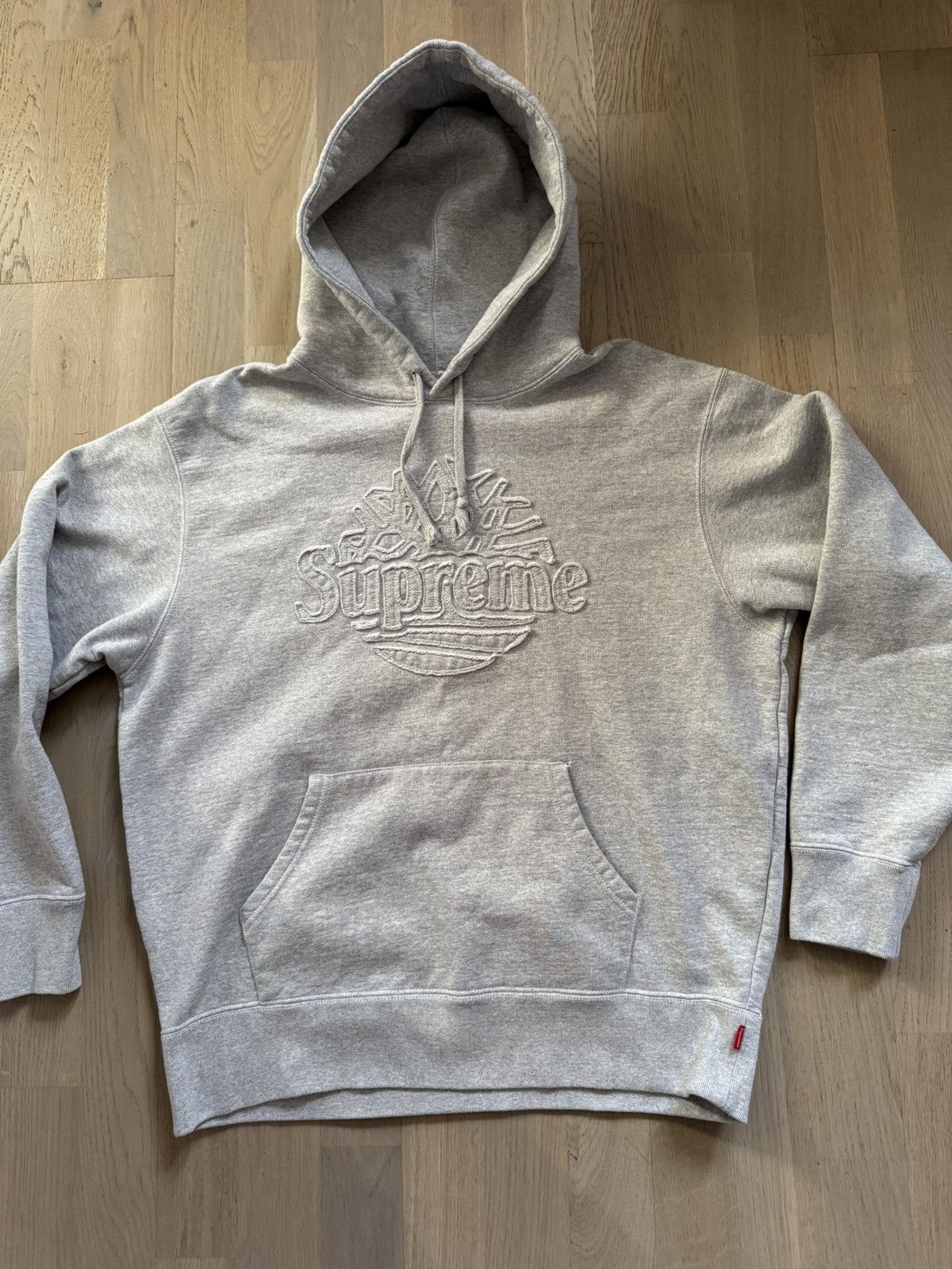 Supreme SUPREME x TIMBERLAND hoodie sizes in photos by tape measure Size US M / EU 48-50 / 2 - 4 Thumbnail