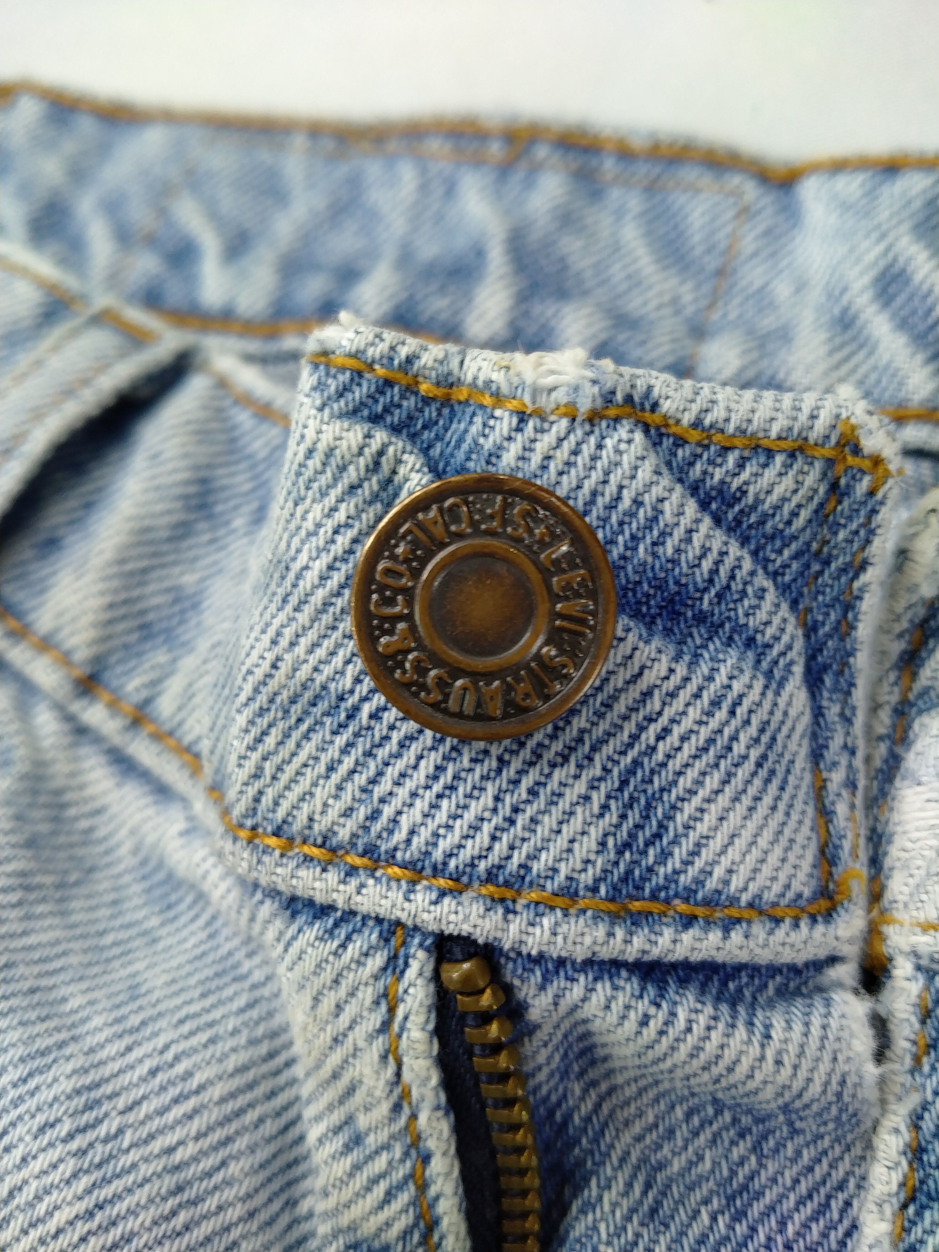 Levi's Light Wash Vintage Levi's 550 Relaxed Fit Denim 33x31 -JN487 Size US 33 - 8 Thumbnail