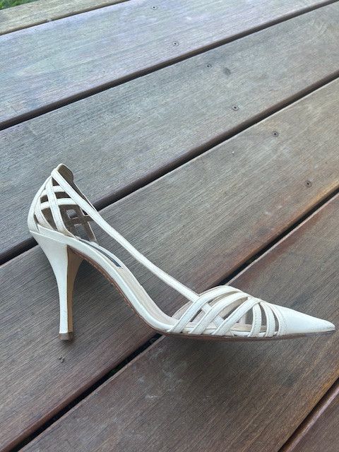 Sergio Rossi Sergio Rossi White Pumps Size US 9 / IT 39 - 2 Thumbnail