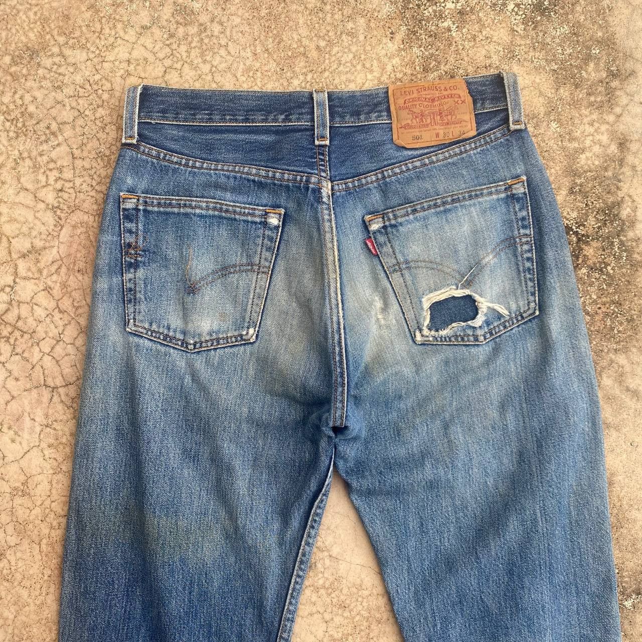 Levi's Vintage Clothing × Vintage KURT COBAIN VINTAGE LEVIS 501 DISTRESSED DIRTY JEAN BJ07-07 Size US 29 - 8 Thumbnail