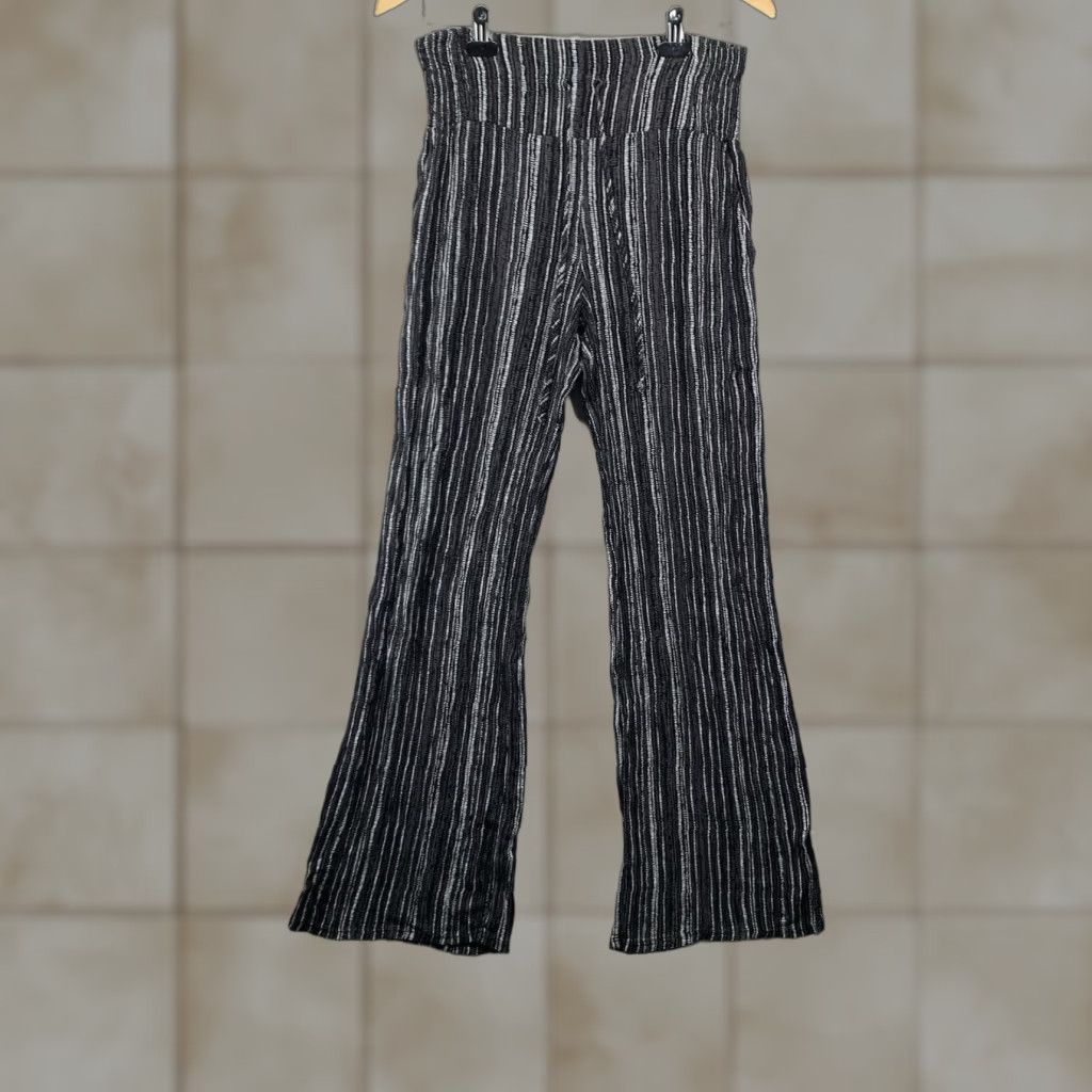 Vintage VINTAGE Women's Palazzo Pants Small Wide Leg High Waist Rayon Black Bohemian Festival Casual Womens Size 28" / US 6 / IT 42 - 1 Thumbnail