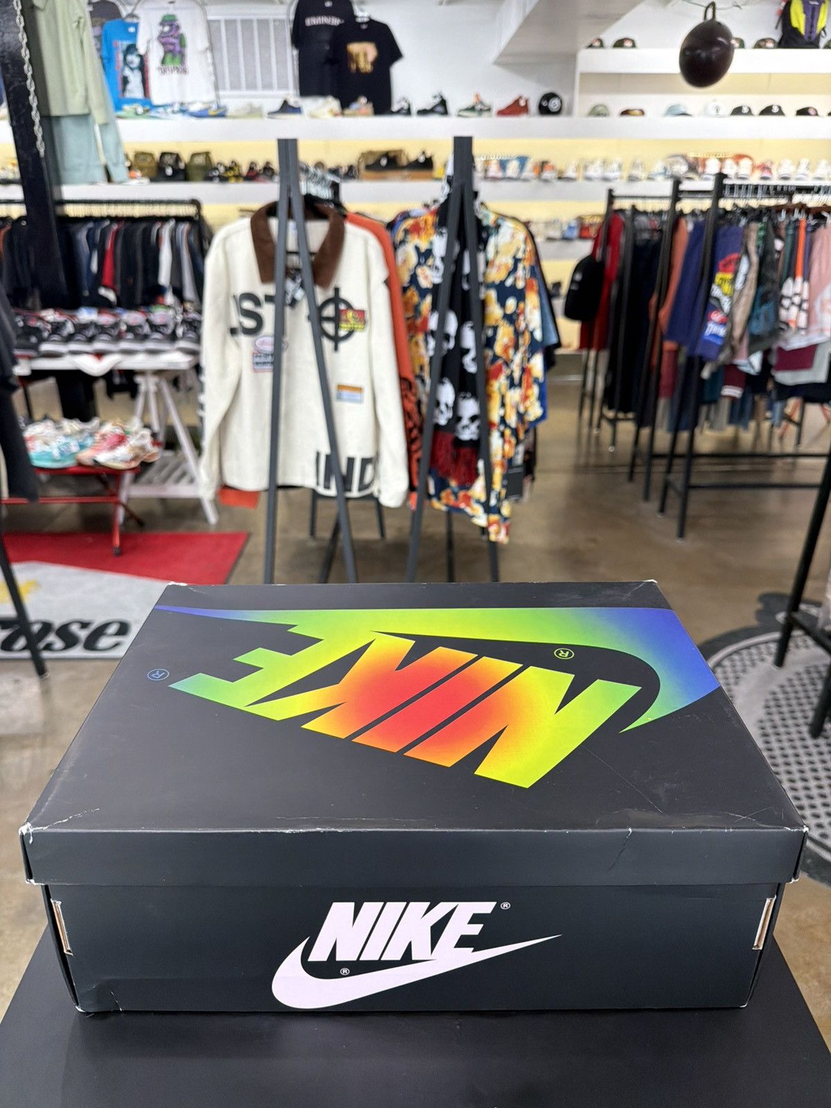 J Balvin × Jordan Brand Jordan 1 J Balvin Size 9 (2020) Size US 9 / EU 42 - 17 Thumbnail