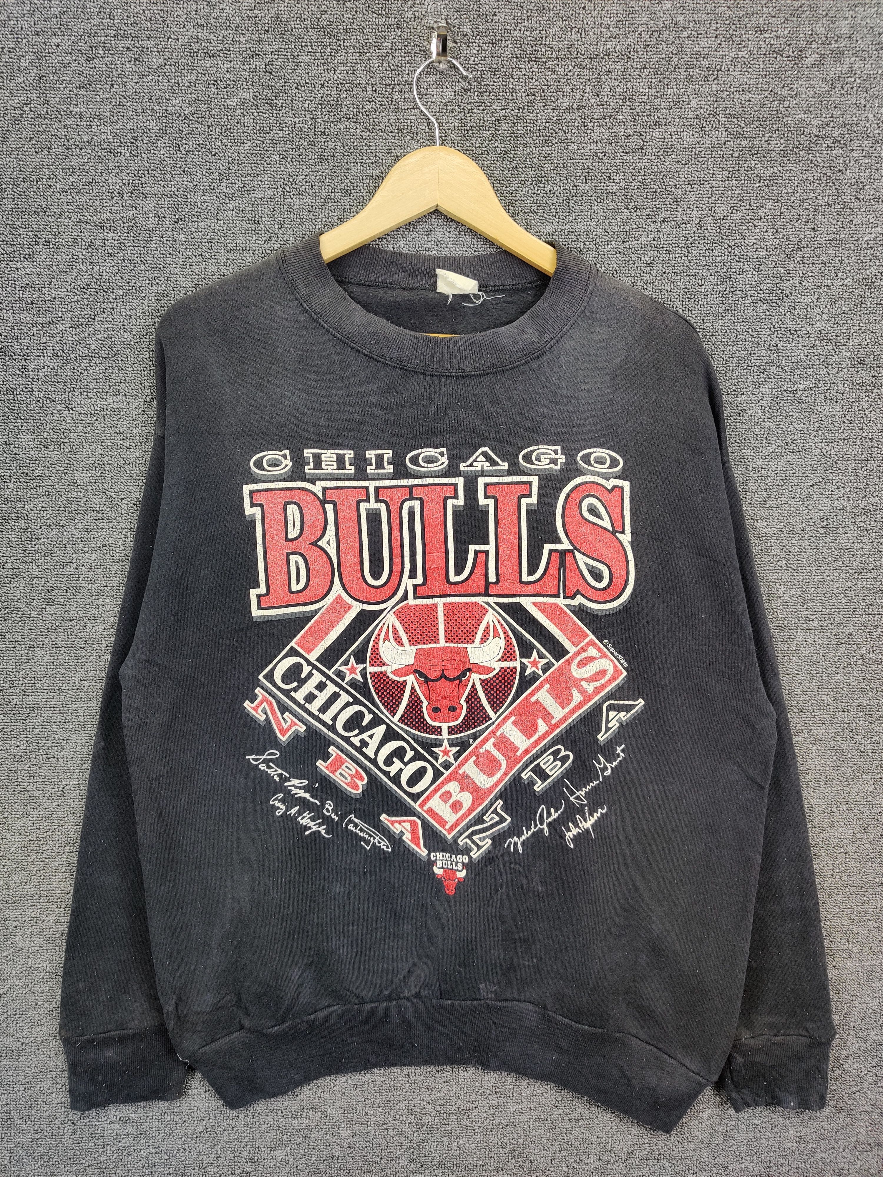 NBA Vintage 90's Chicago Bulls Big Logo Sweatshirt Size US L / EU 52-54 / 3 - 1 Thumbnail