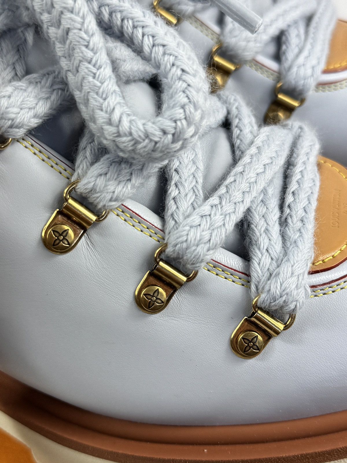 Louis Vuitton LV REMIX DERBIES 1AIJ93 SIZE: LV8 fits US10 Size US 8 / EU 41 - 9 Thumbnail