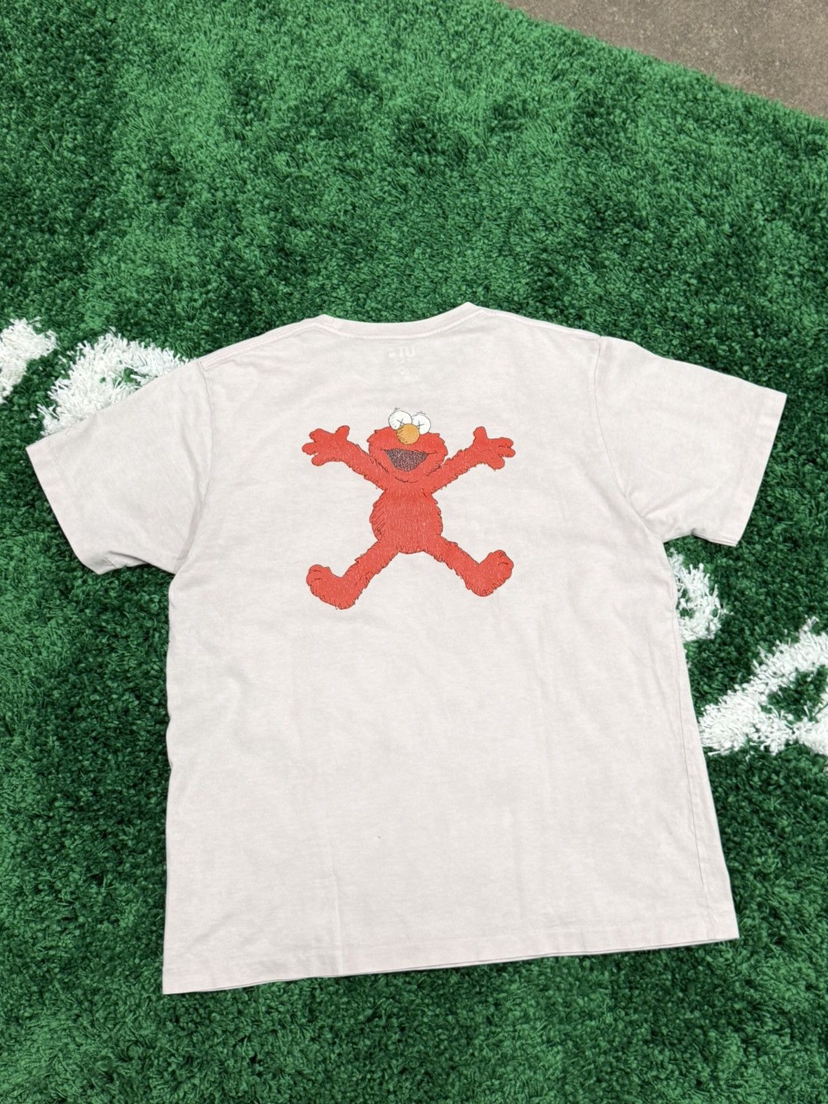 Uniqlo Uniqlo x Sesame Street Elmo Tee Kaws Pink Sz. XL XX Size US XL / EU 56 / 4 - 1 Thumbnail