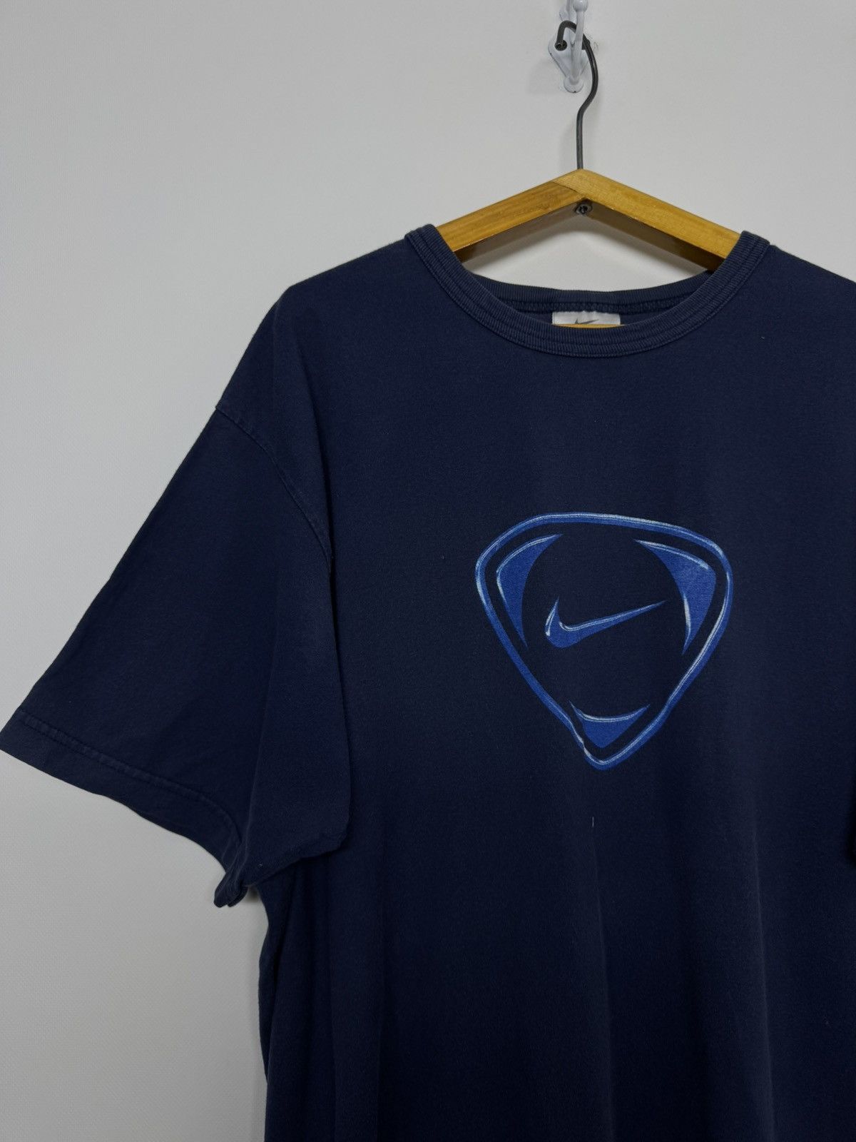 Nike Vintage Nike y2k swoosh navy tee big logo 00’s Size US L / EU 52-54 / 3 - 1 Thumbnail
