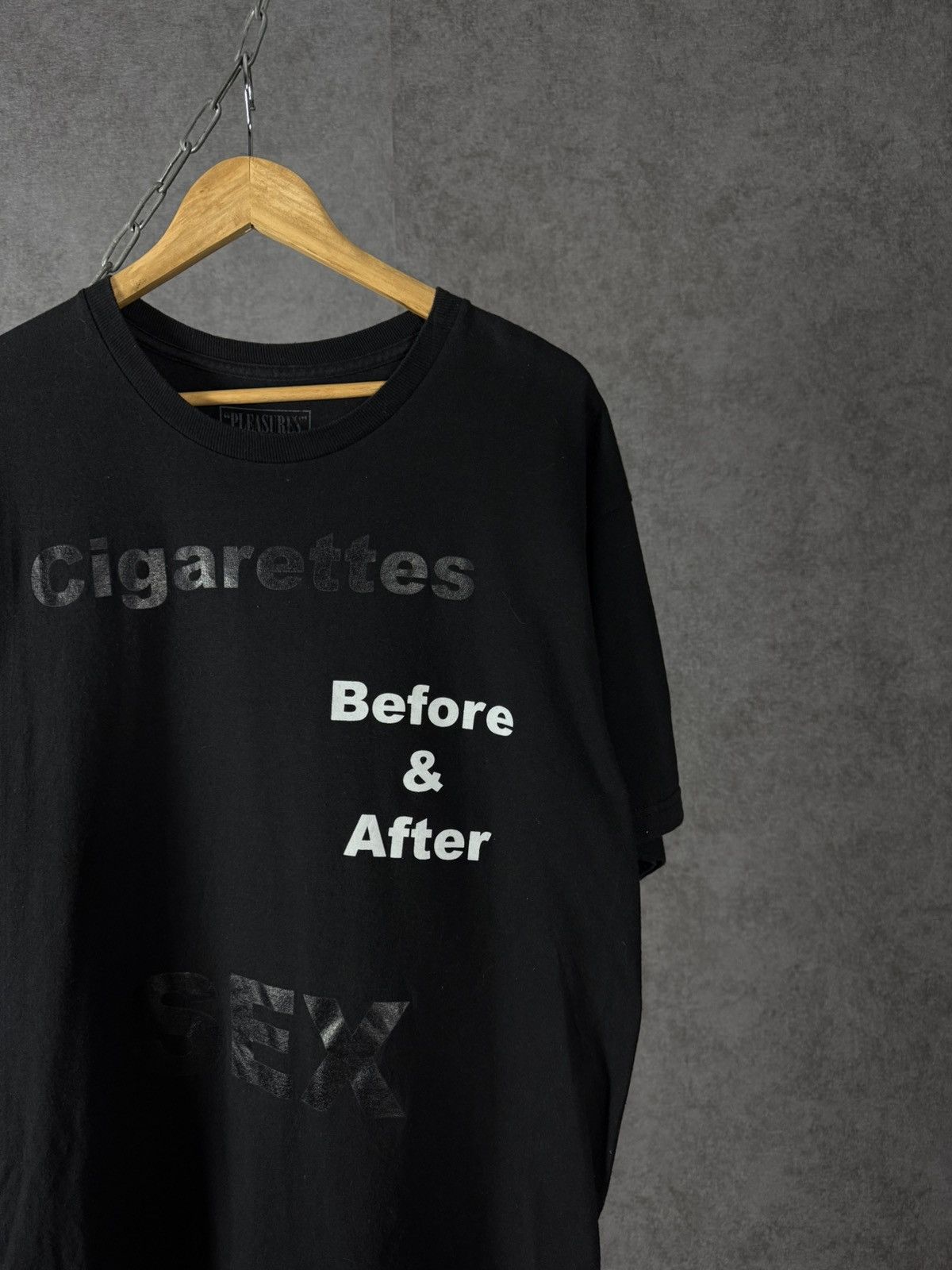 Pleasures Pleasures designer tee Size US L / EU 52-54 / 3 - 2 Thumbnail