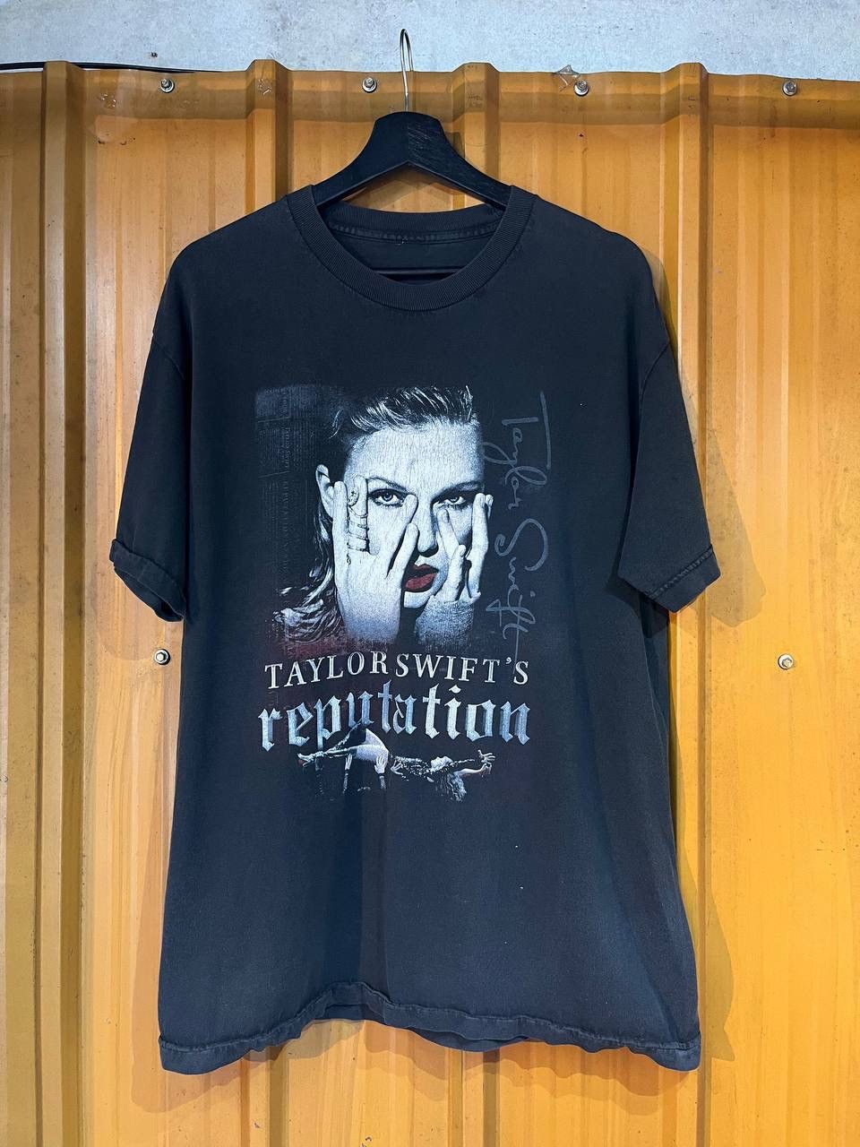 Band Tees REPUTATION TOUR 2018 TAYLOR SWIFT Size US L / EU 52-54 / 3 - 1 Thumbnail