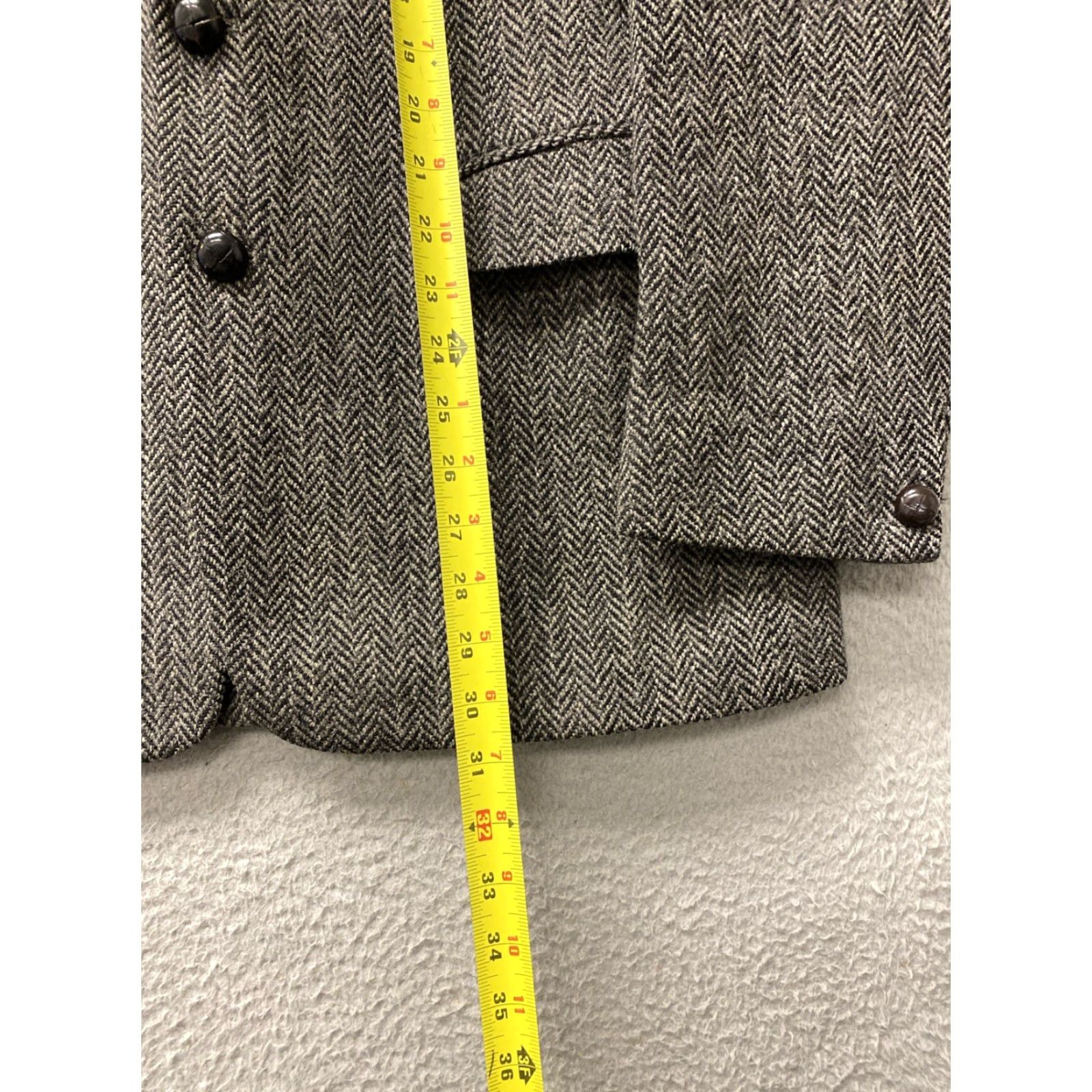 Harris Tweed VINTAGE Harris Tweed Blazer Men’s 42 Grey Wool Herringbone Notch Lapel Single-Breasted 2-Button Front Size 42R - 6 Thumbnail
