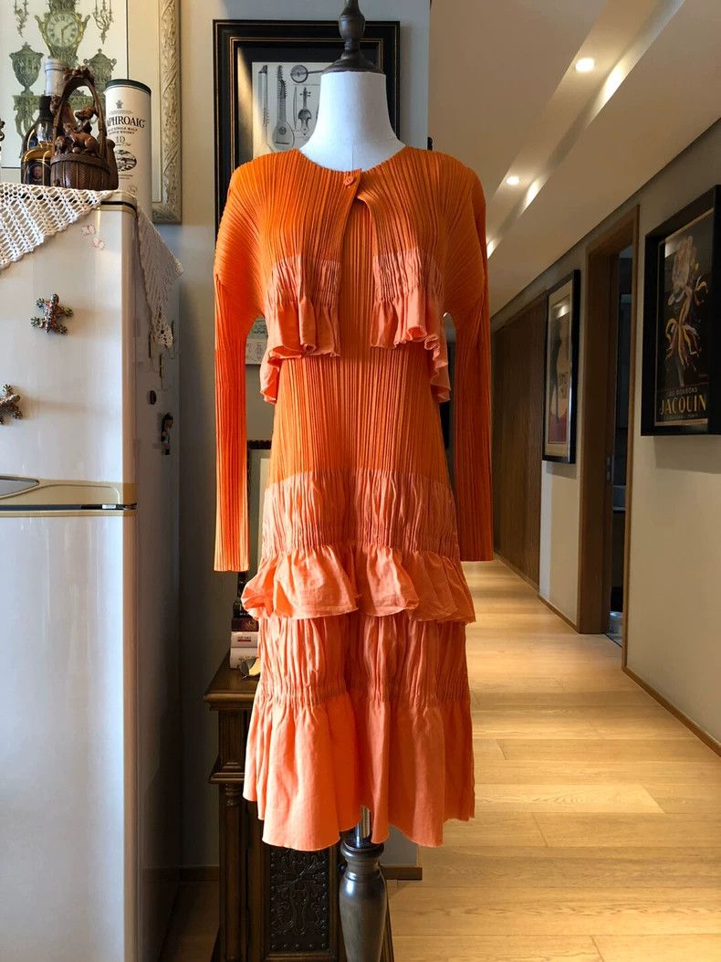 Issey Miyake Issey Miyake size:3 Orange cake pleated dress Size S / US 4 / IT 40 - 1 Thumbnail