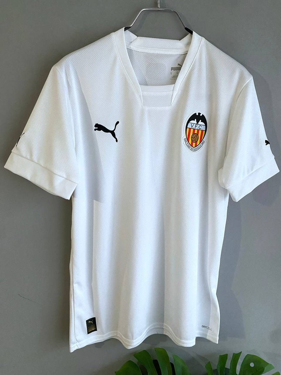 Puma Puma Valencia CF 2022/2023 Home Soccer Jersey, Size M Size US M / EU 48-50 / 2 - 3 Thumbnail