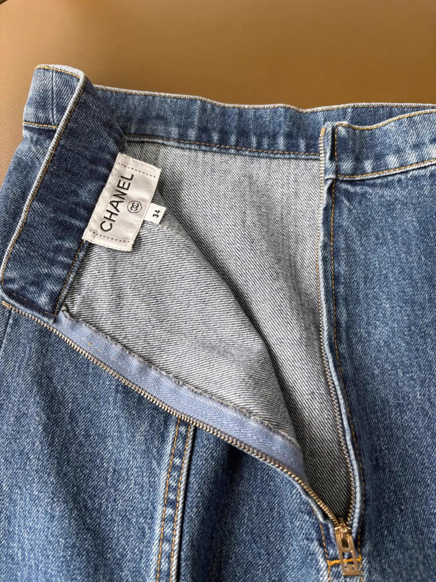 Chanel Chanel 22k Blue Crystal Buckle Denim Skirt 100% Cotton 34 Size 25" / US 0 / IT 36 - 8 Thumbnail