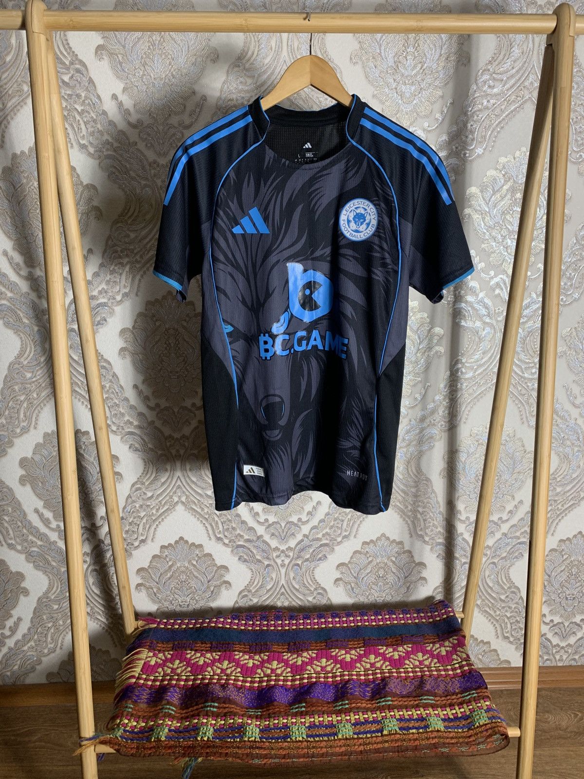 Adidas VINTAGE ADIDAS FC LEICESTER CITY ENGLAND SOCCER JERSEY Y2K Size US L / EU 52-54 / 3 - 1 Thumbnail