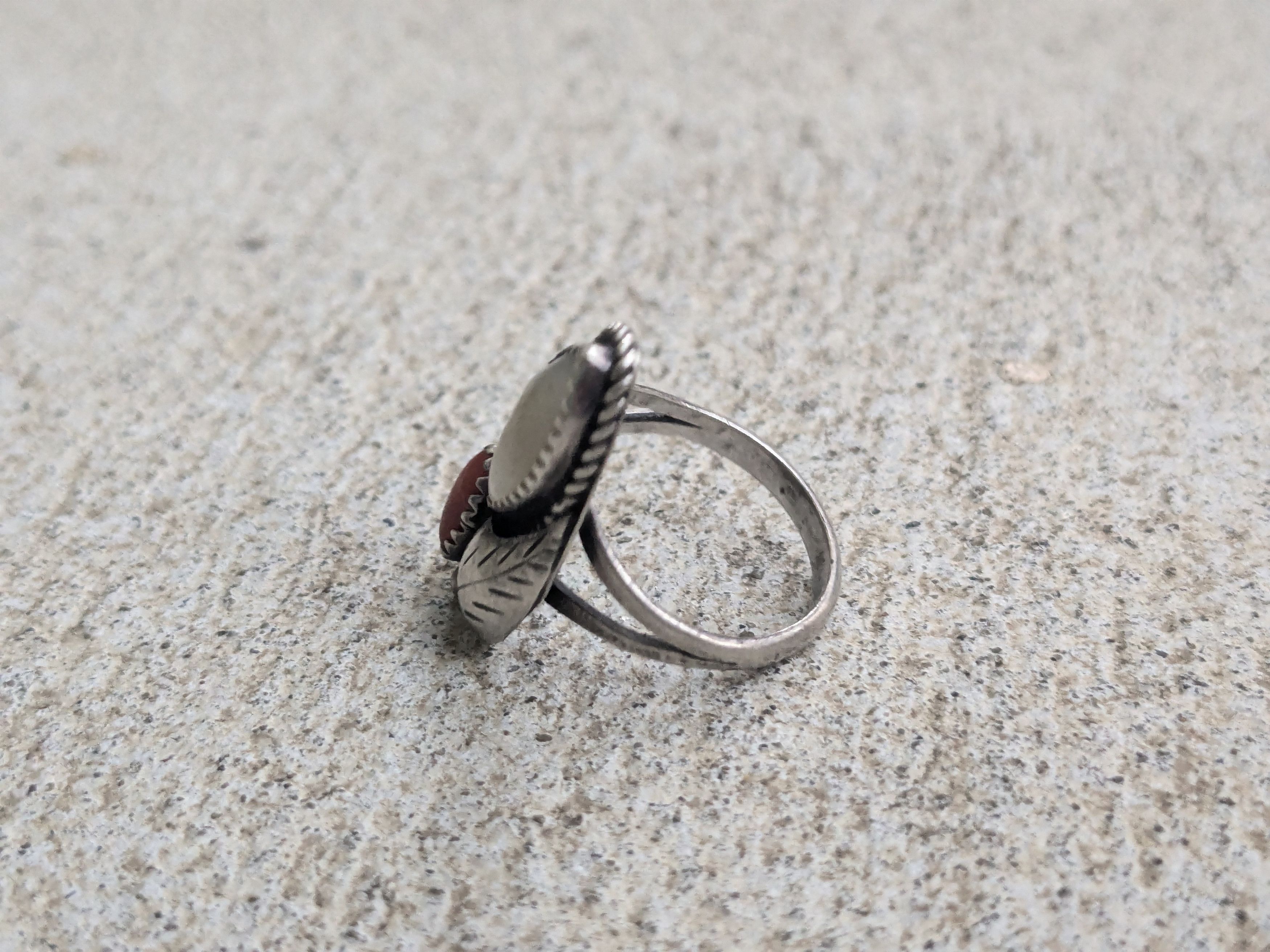 Jewelry × Sterling Silver Vintage Sterling Silver Ring MOP Coral 7.25 Native Size ONE SIZE - 3 Thumbnail